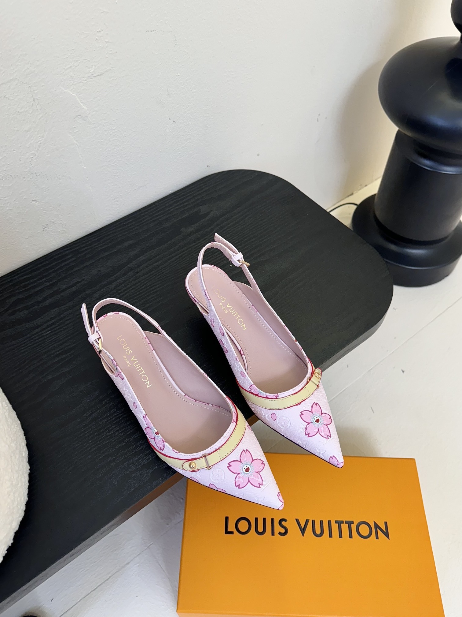 Louis Vuitton LV Swing ้ซ่ท้๐ฅๆ็ซๆๆฐ้ๅฑ่ท็ไธฝ็ๅ็ฉบ็ฒ่ทๅ้ๅญๆฏๆ ้ซ่ทๅ้