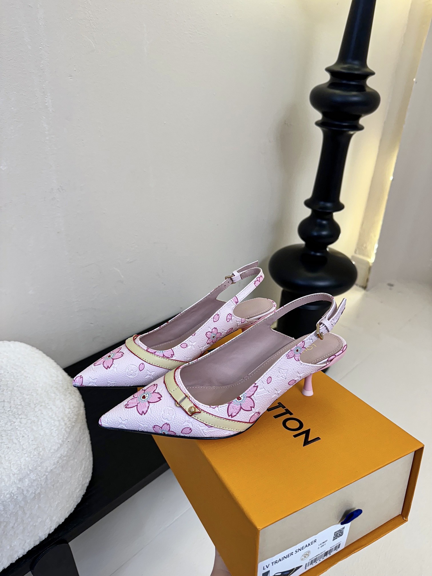 Louis Vuitton LV Swing ้ซ่ท้๐ฅๆ็ซๆๆฐ้ๅฑ่ท็ไธฝ็ๅ็ฉบ็ฒ่ทๅ้ๅญๆฏๆ ้ซ่ทๅ้