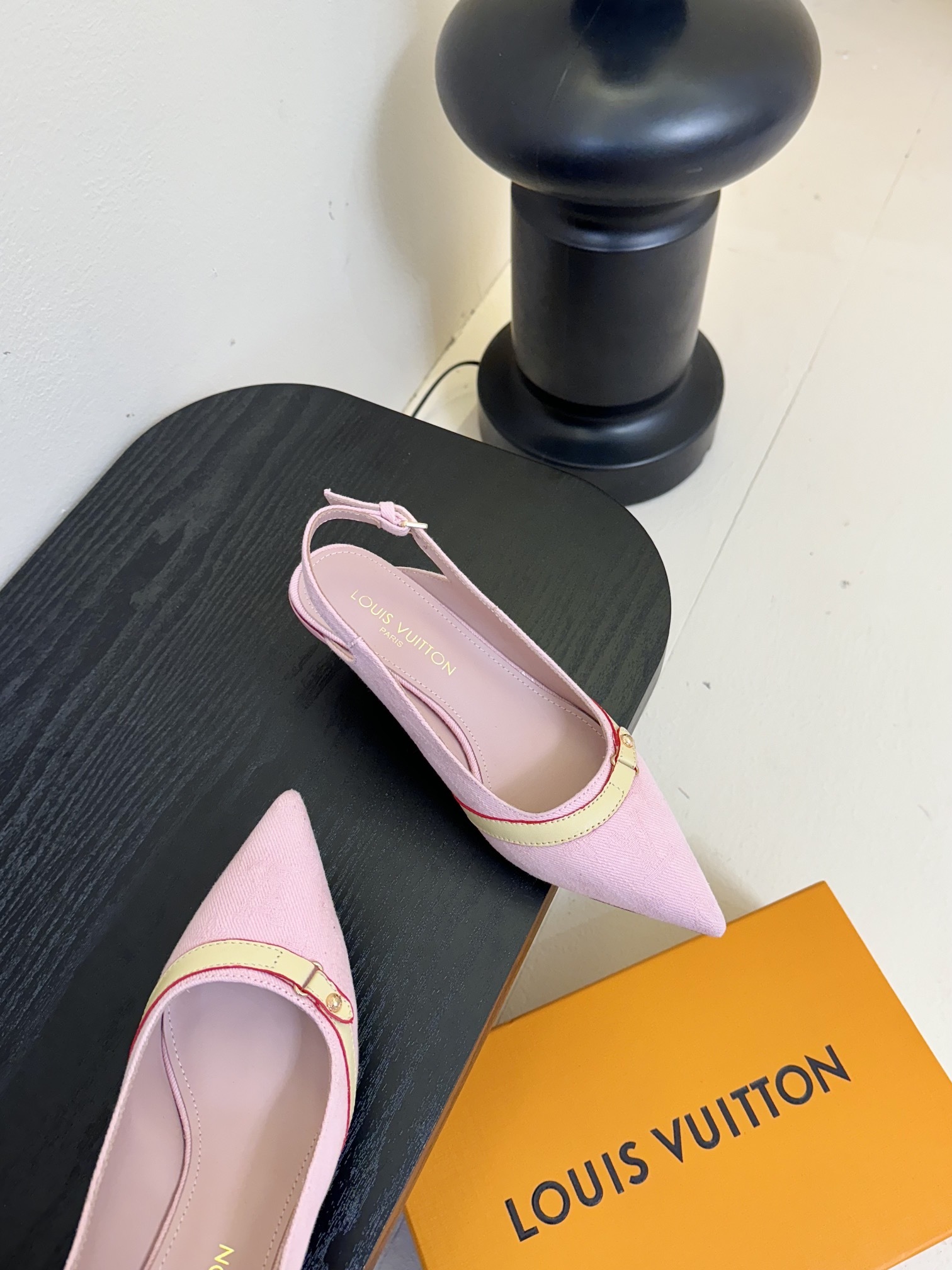 Louis Vuitton LV Swing ้ซ่ท้๐ฅๆ็ซๆๆฐ้ๅฑ่ท็ไธฝ็ๅ็ฉบ็ฒ่ทๅ้ๅญๆฏๆ ้ซ่ทๅ้