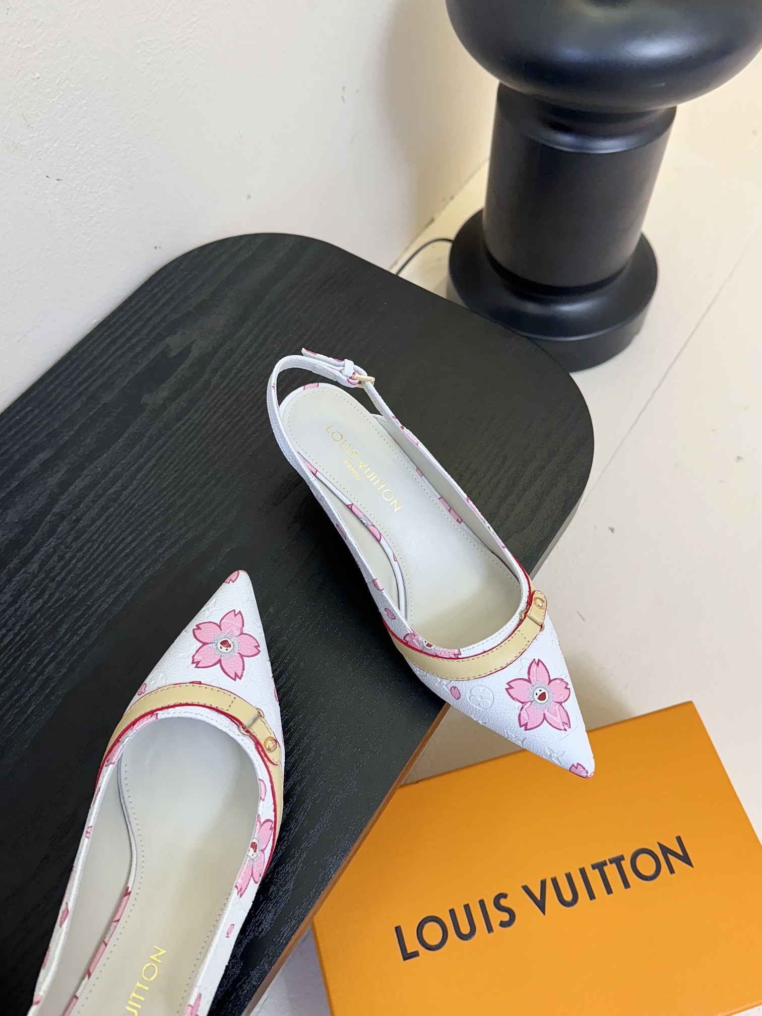 Louis Vuitton LV Swing ้ซ่ท้๐ฅๆ็ซๆๆฐ้ๅฑ่ท็ไธฝ็ๅ็ฉบ็ฒ่ทๅ้ๅญๆฏๆ ้ซ่ทๅ้
