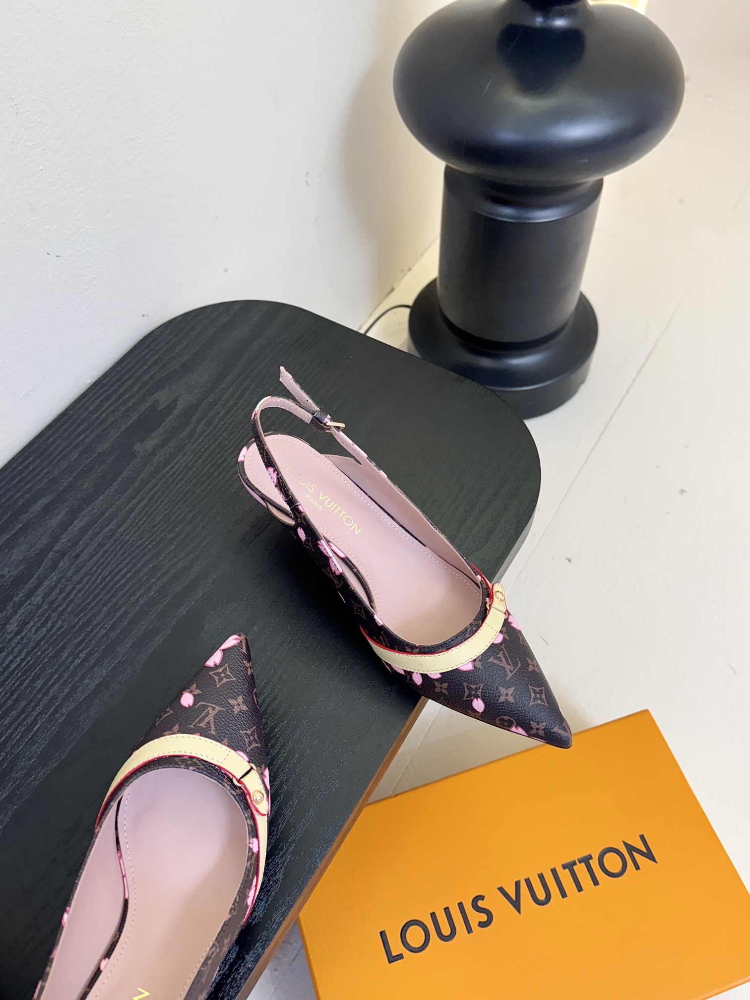 
Louis Vuitton LV Swing 高跟鞋🔥最火最新金属跟玛丽珍后空粗跟凉鞋字母标高跟单鞋
