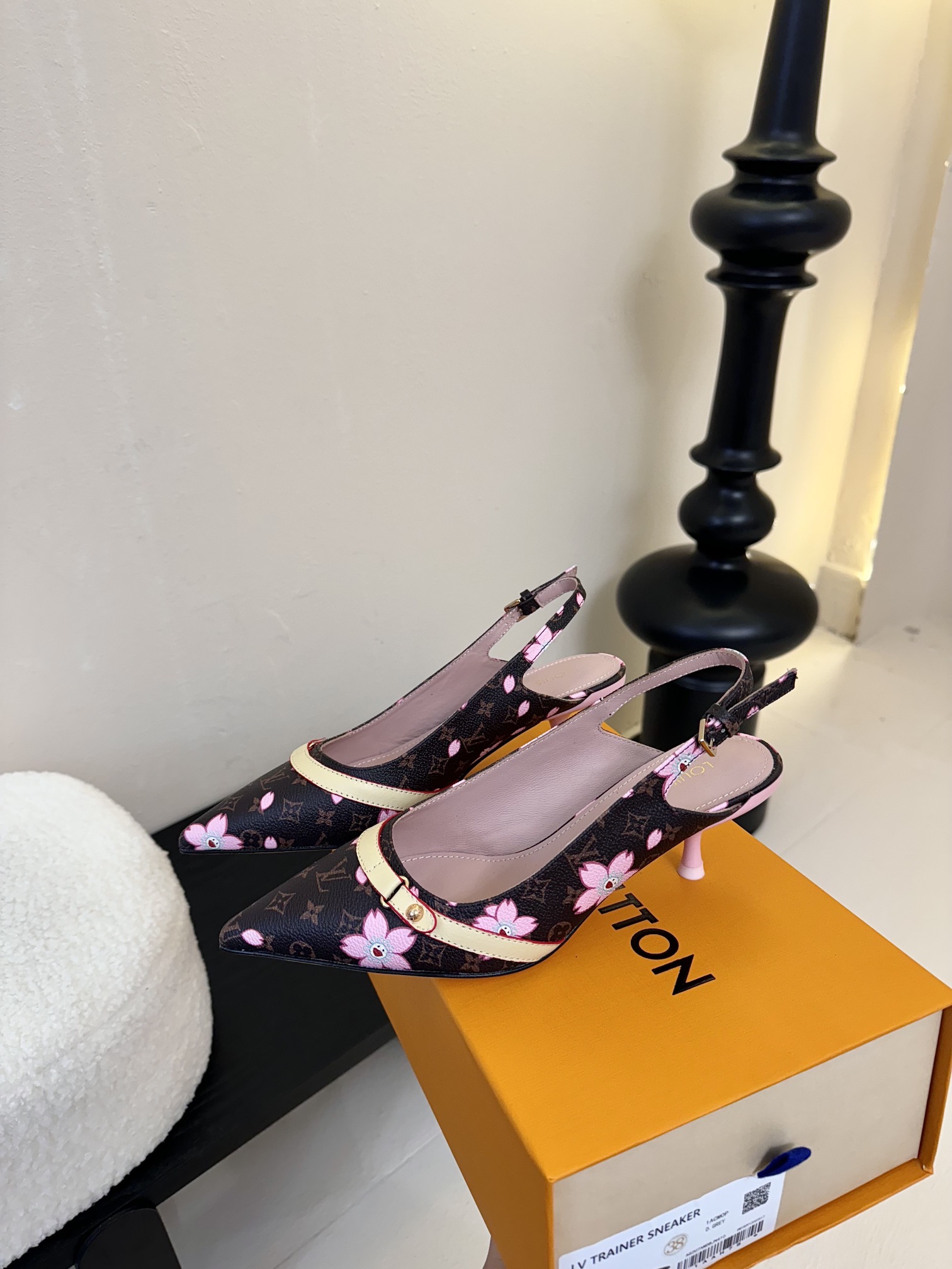 
Louis Vuitton LV Swing 高跟鞋🔥最火最新金属跟玛丽珍后空粗跟凉鞋字母标高跟单鞋
