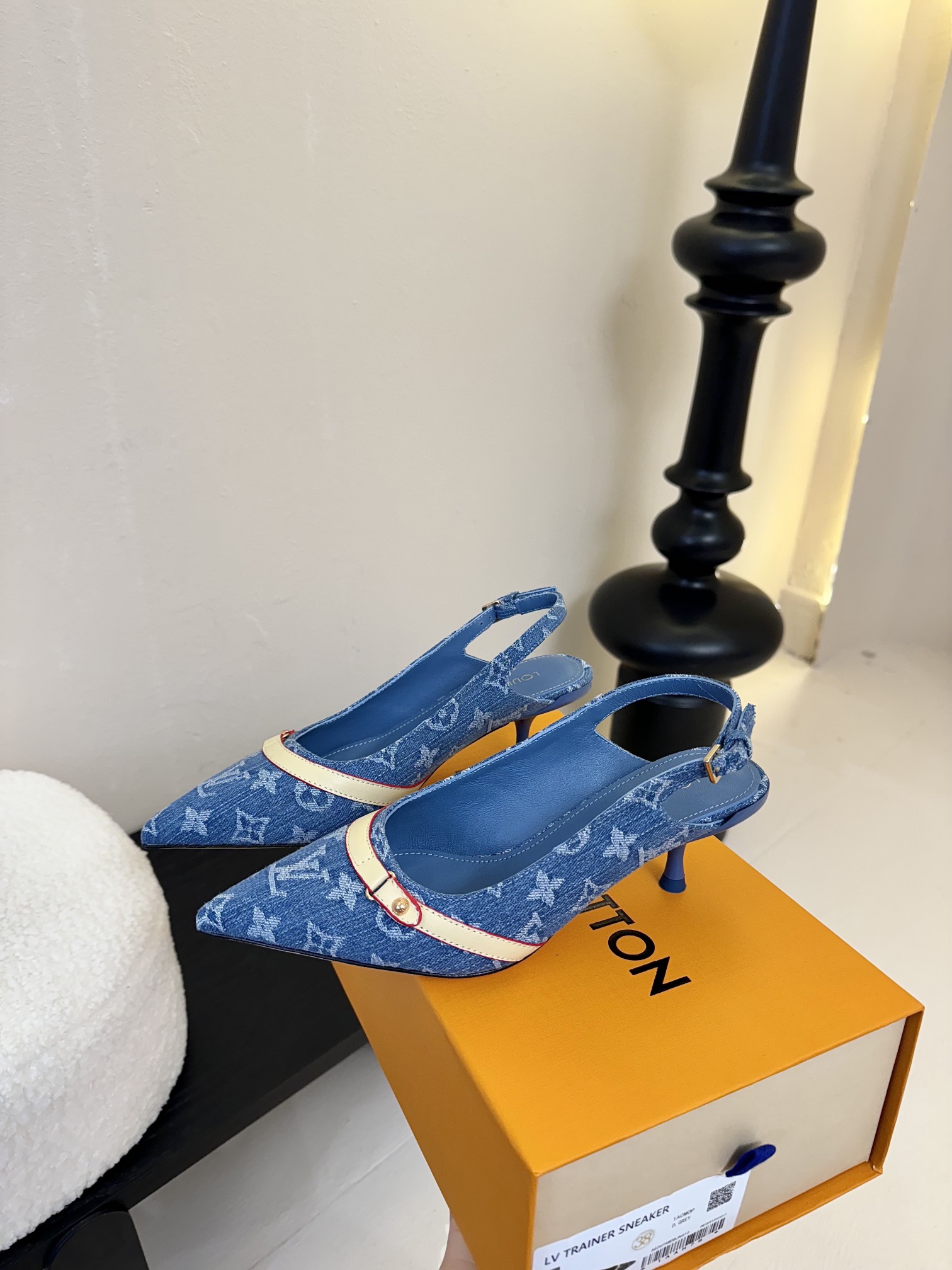 
Louis Vuitton LV Swing 高跟鞋🔥最火最新金属跟玛丽珍后空粗跟凉鞋字母标高跟单鞋
