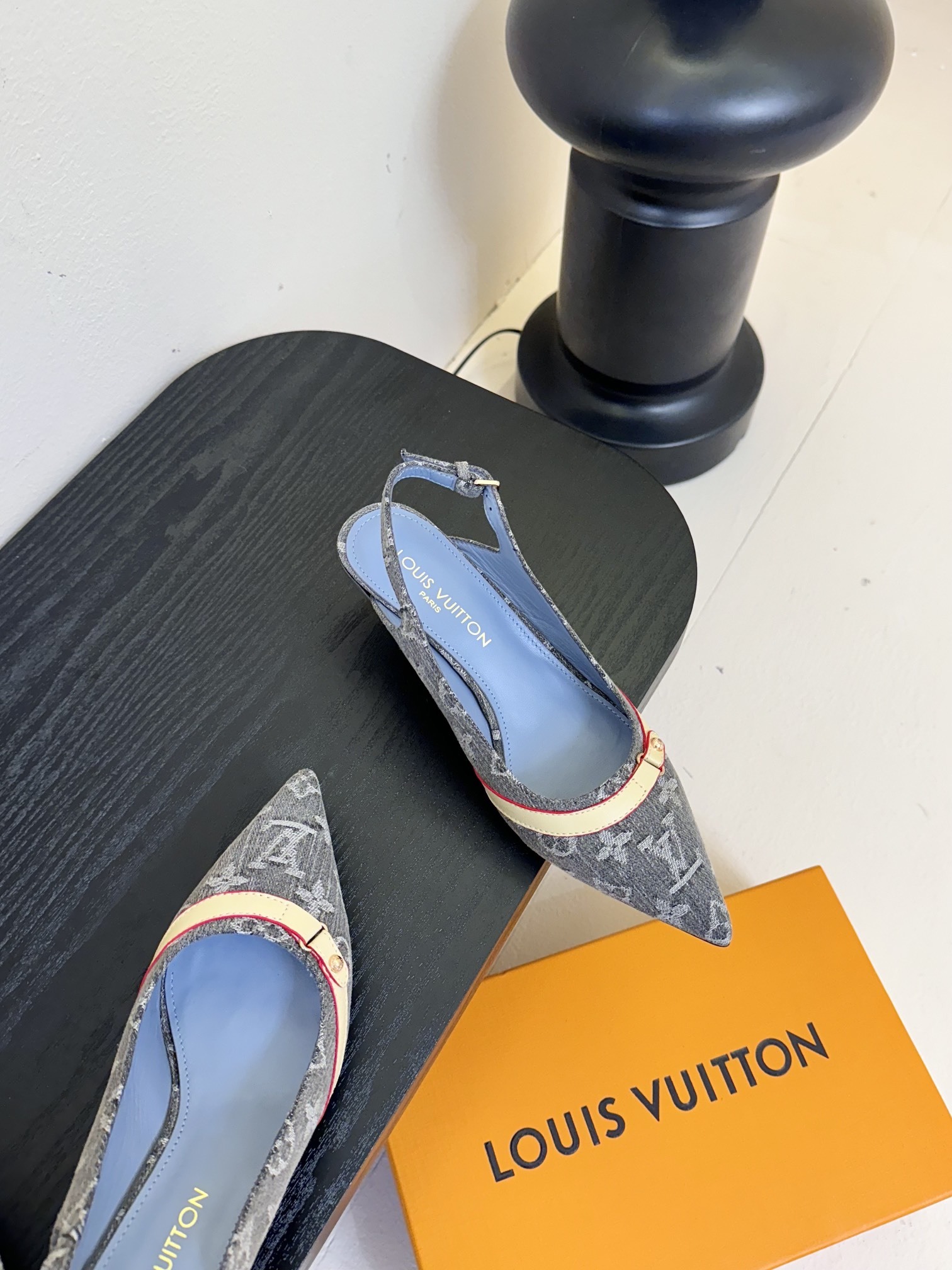 Louis Vuitton LV Swing ้ซ่ท้๐ฅๆ็ซๆๆฐ้ๅฑ่ท็ไธฝ็ๅ็ฉบ็ฒ่ทๅ้ๅญๆฏๆ ้ซ่ทๅ้