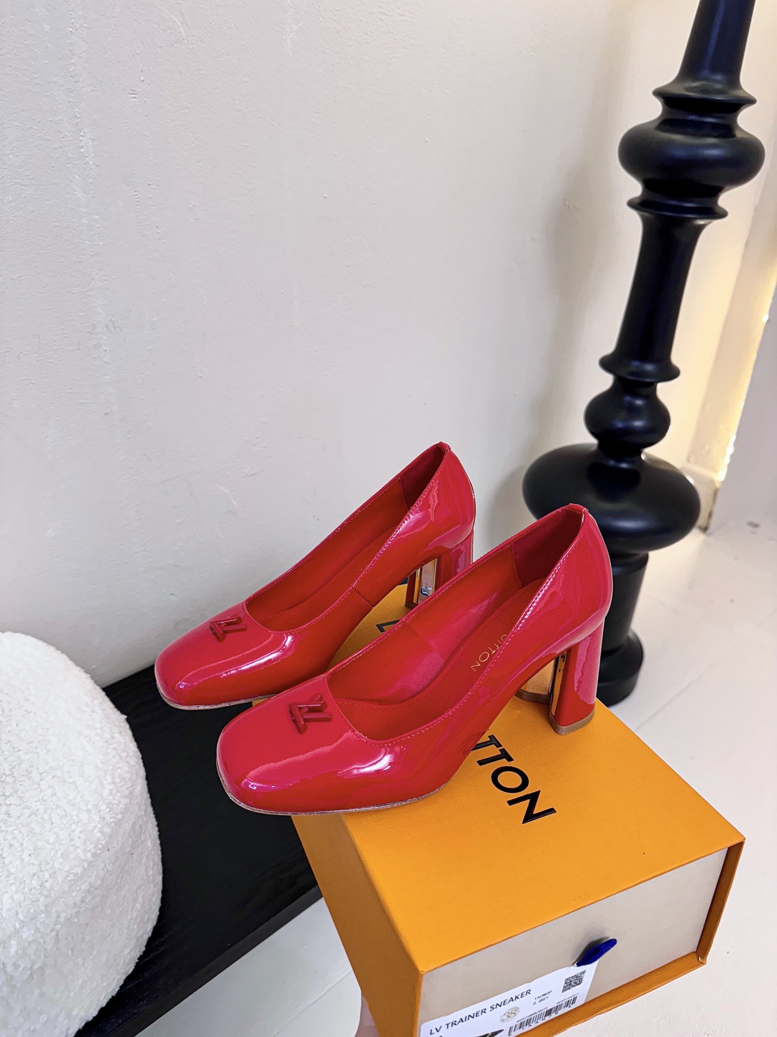 Louis Vuitton LV Swing ้ซ่ท้๐ฅๆ็ซๆๆฐ้ๅฑ่ท็ไธฝ็ๅ็ฉบ็ฒ่ทๅ้ๅญๆฏๆ ้ซ่ทๅ้