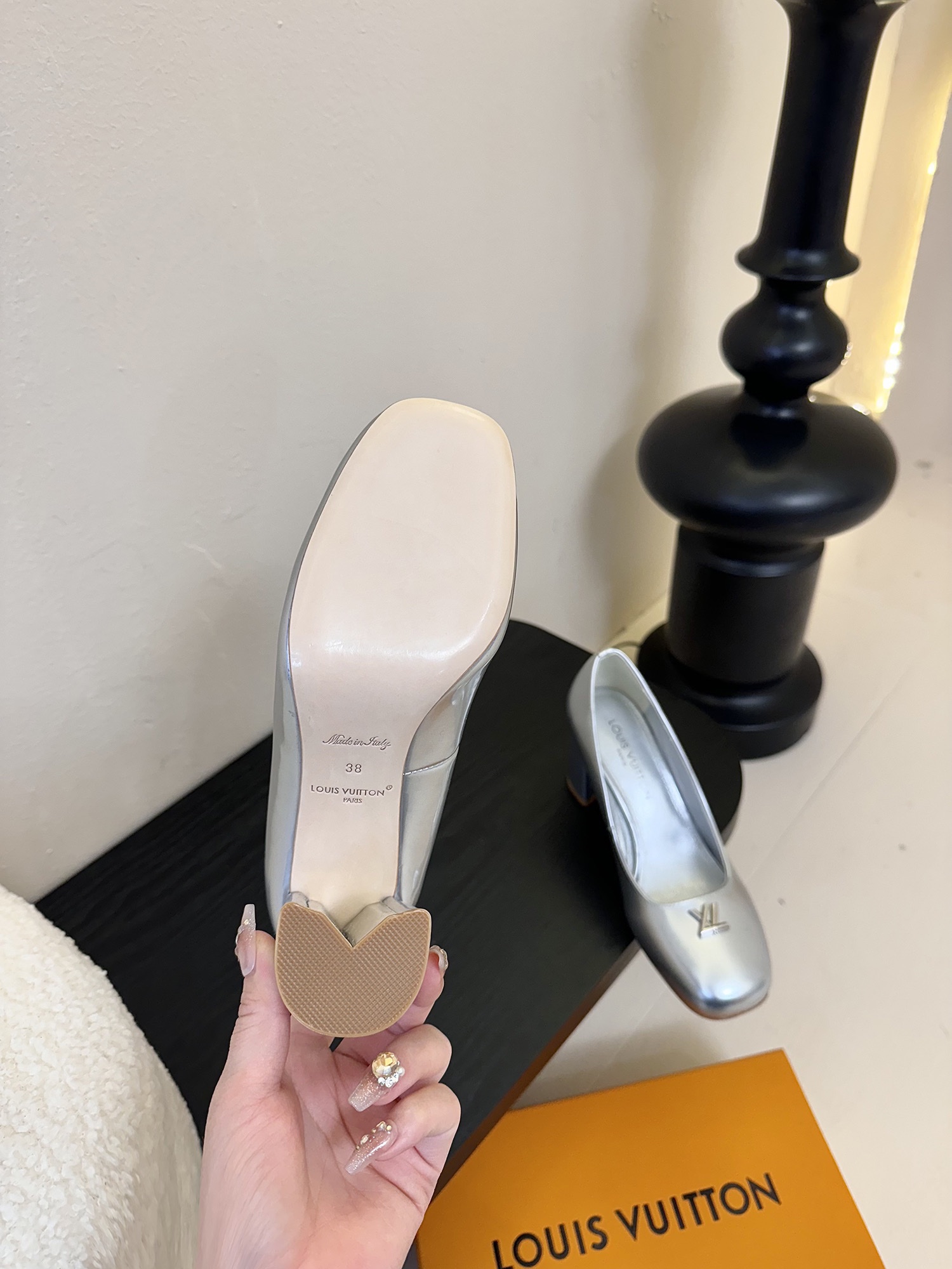 
Louis Vuitton LV Swing 高跟鞋🔥最火最新金属跟玛丽珍后空粗跟凉鞋字母标高跟单鞋
