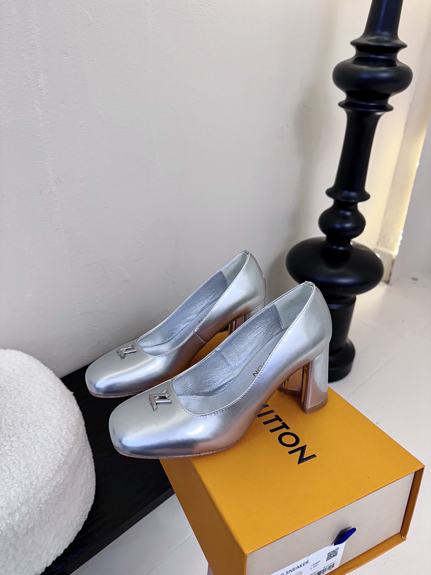 
Louis Vuitton LV Swing 高跟鞋🔥最火最新金属跟玛丽珍后空粗跟凉鞋字母标高跟单鞋

