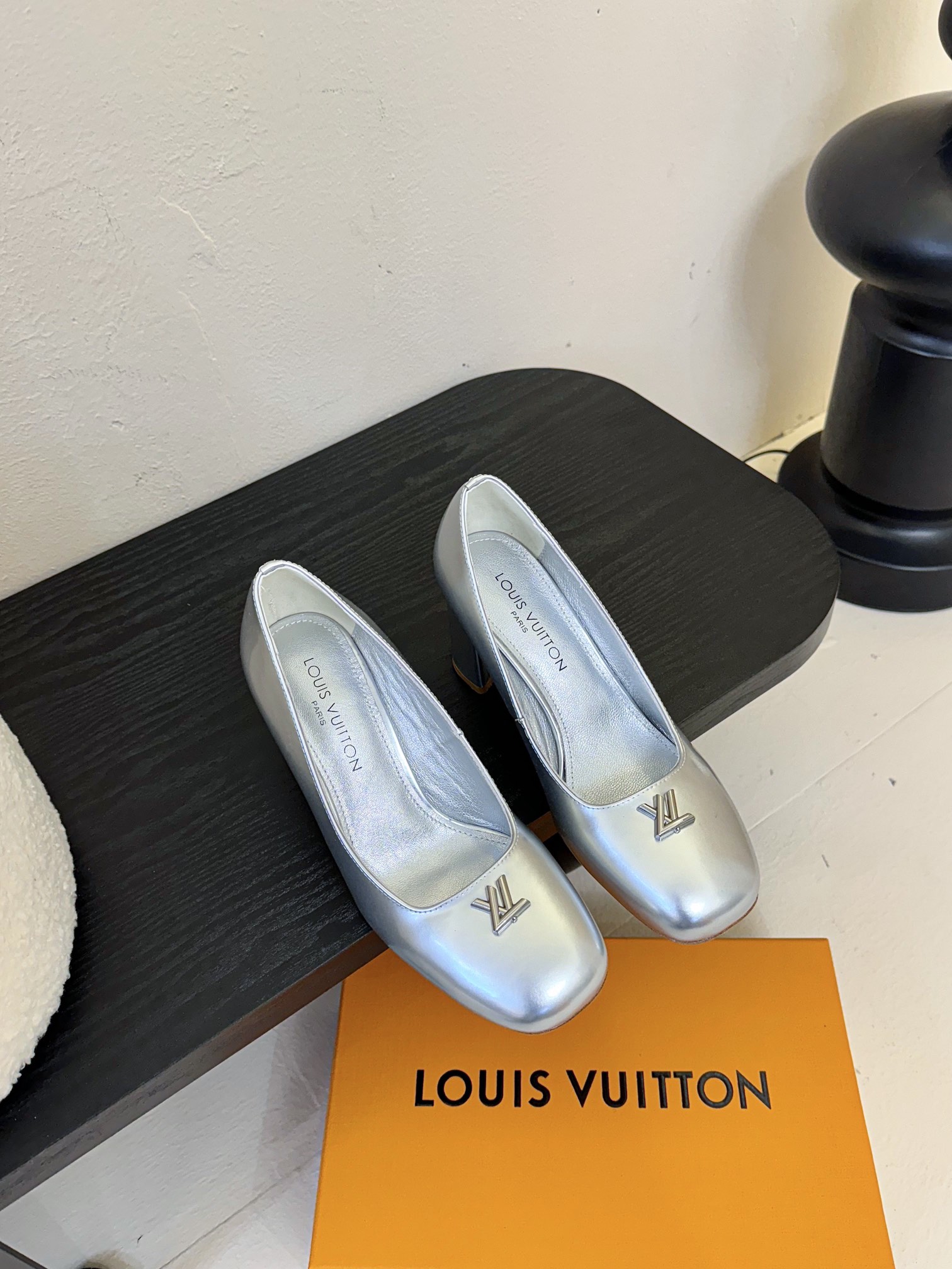 
Louis Vuitton LV Swing 高跟鞋🔥最火最新金属跟玛丽珍后空粗跟凉鞋字母标高跟单鞋

