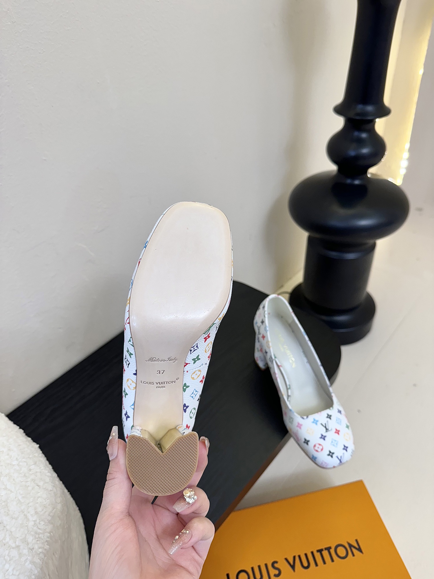 
Louis Vuitton LV Swing 高跟鞋🔥最火最新金属跟玛丽珍后空粗跟凉鞋字母标高跟单鞋
