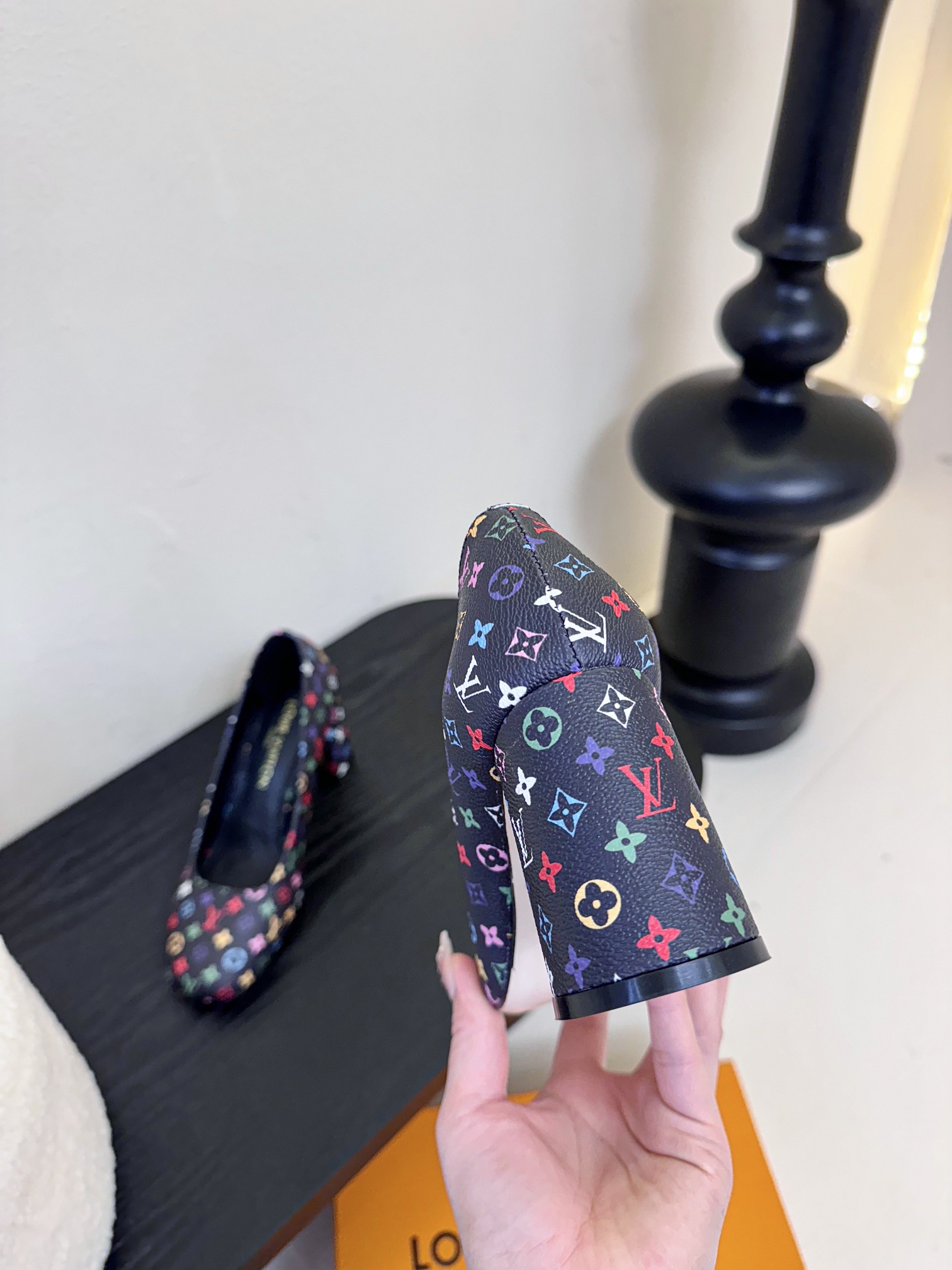 
Louis Vuitton LV Swing 高跟鞋🔥最火最新金属跟玛丽珍后空粗跟凉鞋字母标高跟单鞋
