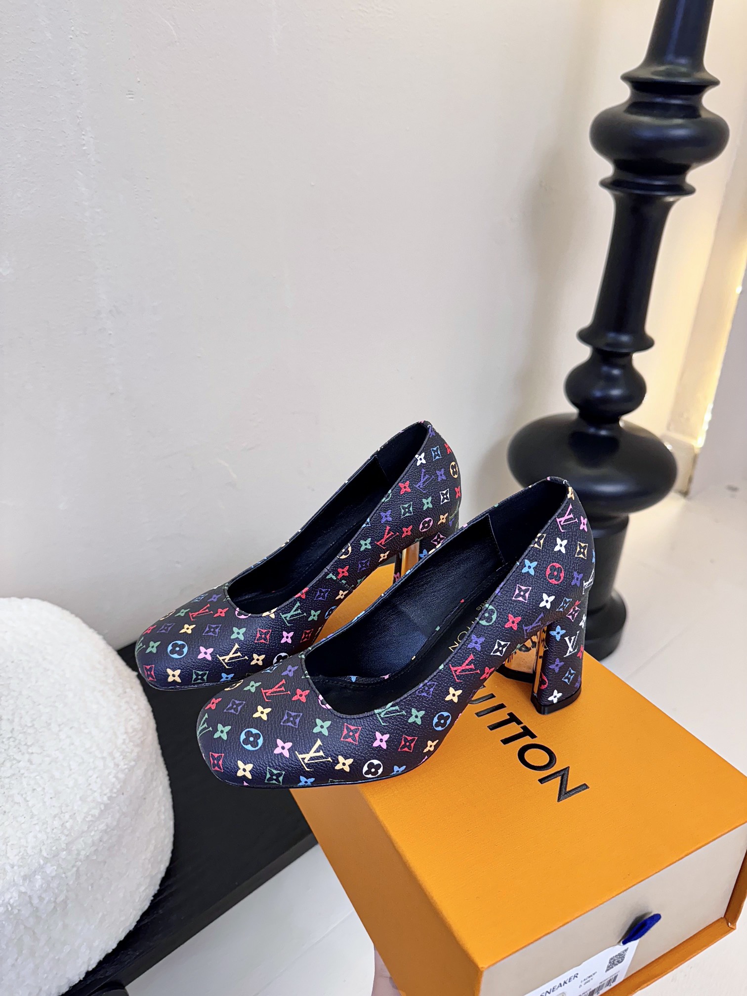 
Louis Vuitton LV Swing 高跟鞋🔥最火最新金属跟玛丽珍后空粗跟凉鞋字母标高跟单鞋
