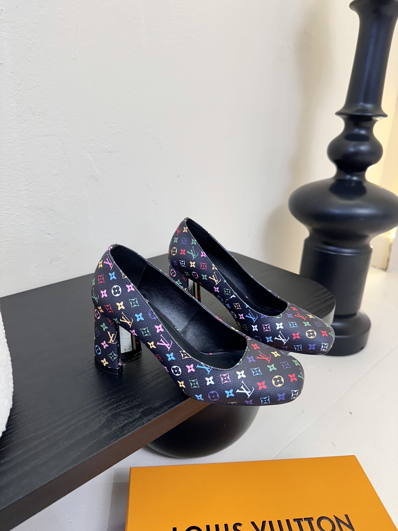 
Louis Vuitton LV Swing 高跟鞋🔥最火最新金属跟玛丽珍后空粗跟凉鞋字母标高跟单鞋

