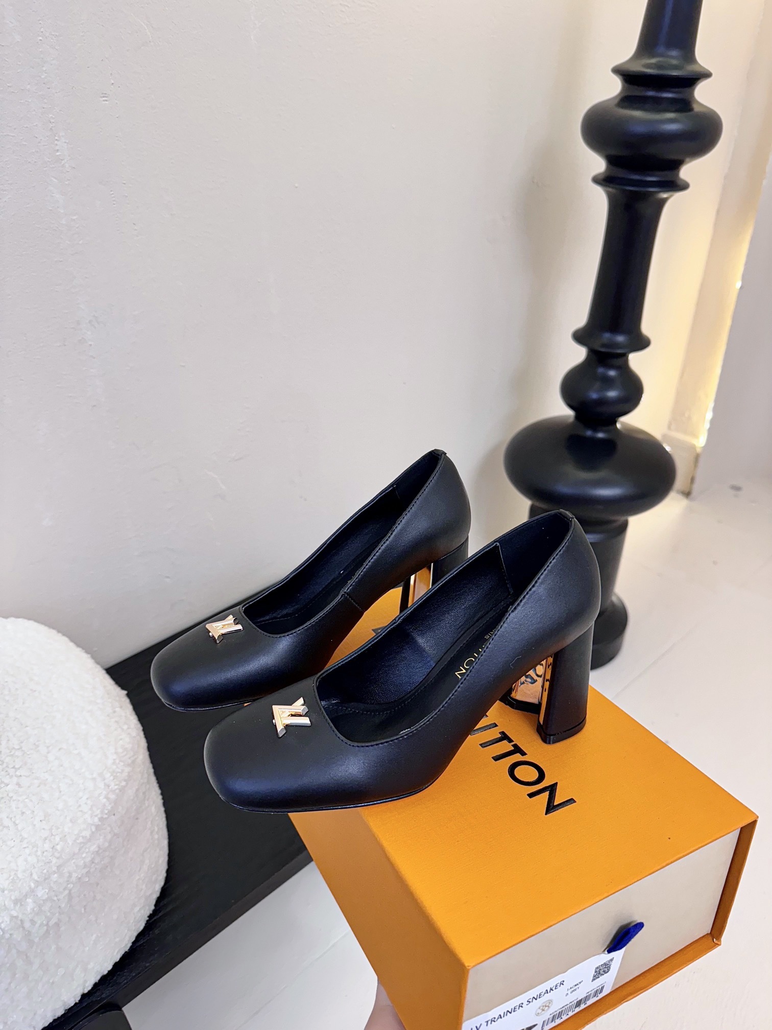 Louis Vuitton LV Swing ้ซ่ท้๐ฅๆ็ซๆๆฐ้ๅฑ่ท็ไธฝ็ๅ็ฉบ็ฒ่ทๅ้ๅญๆฏๆ ้ซ่ทๅ้
