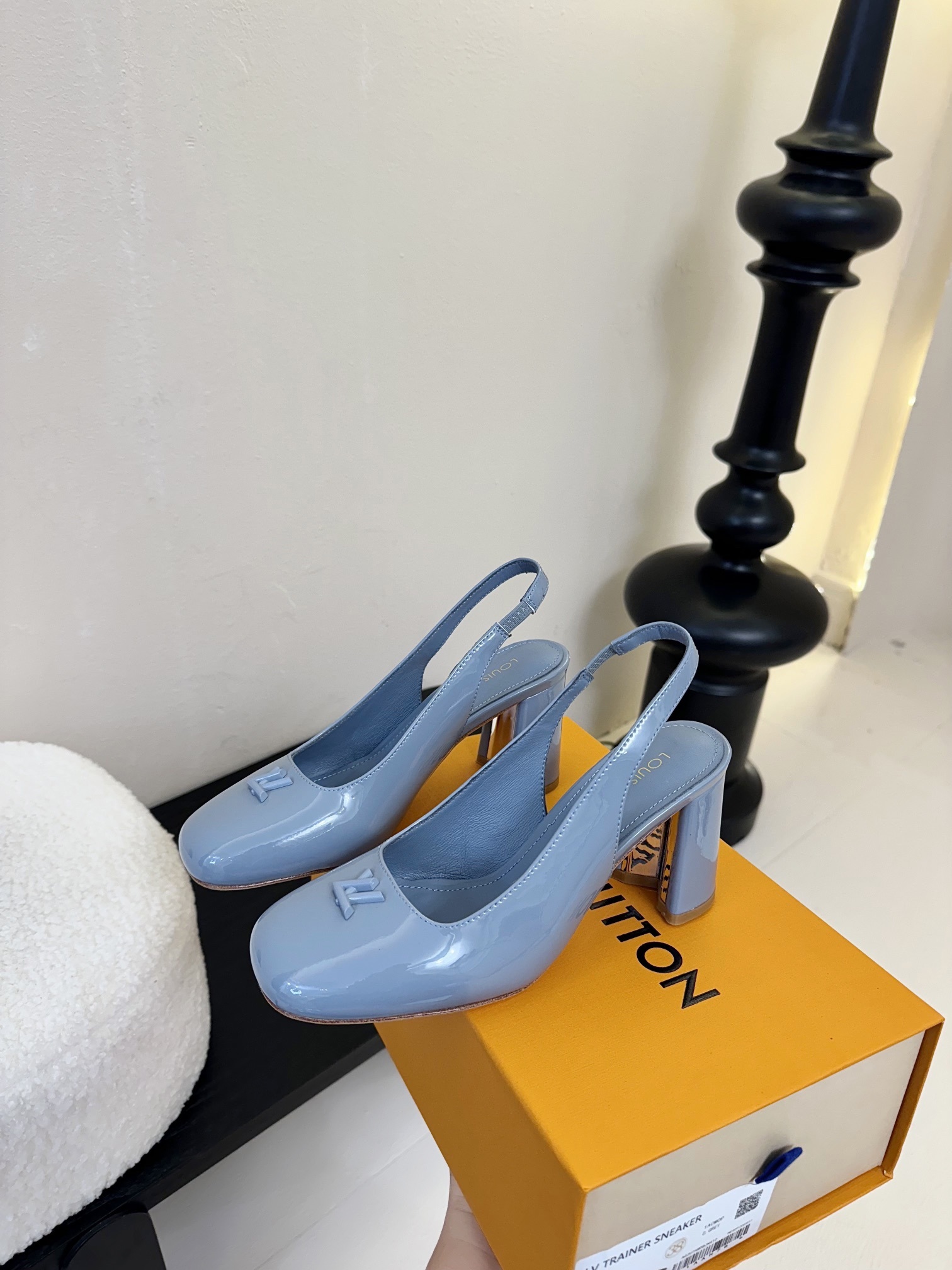 Louis Vuitton LV Swing ้ซ่ท้๐ฅๆ็ซๆๆฐ้ๅฑ่ท็ไธฝ็ๅ็ฉบ็ฒ่ทๅ้ๅญๆฏๆ ้ซ่ทๅ้