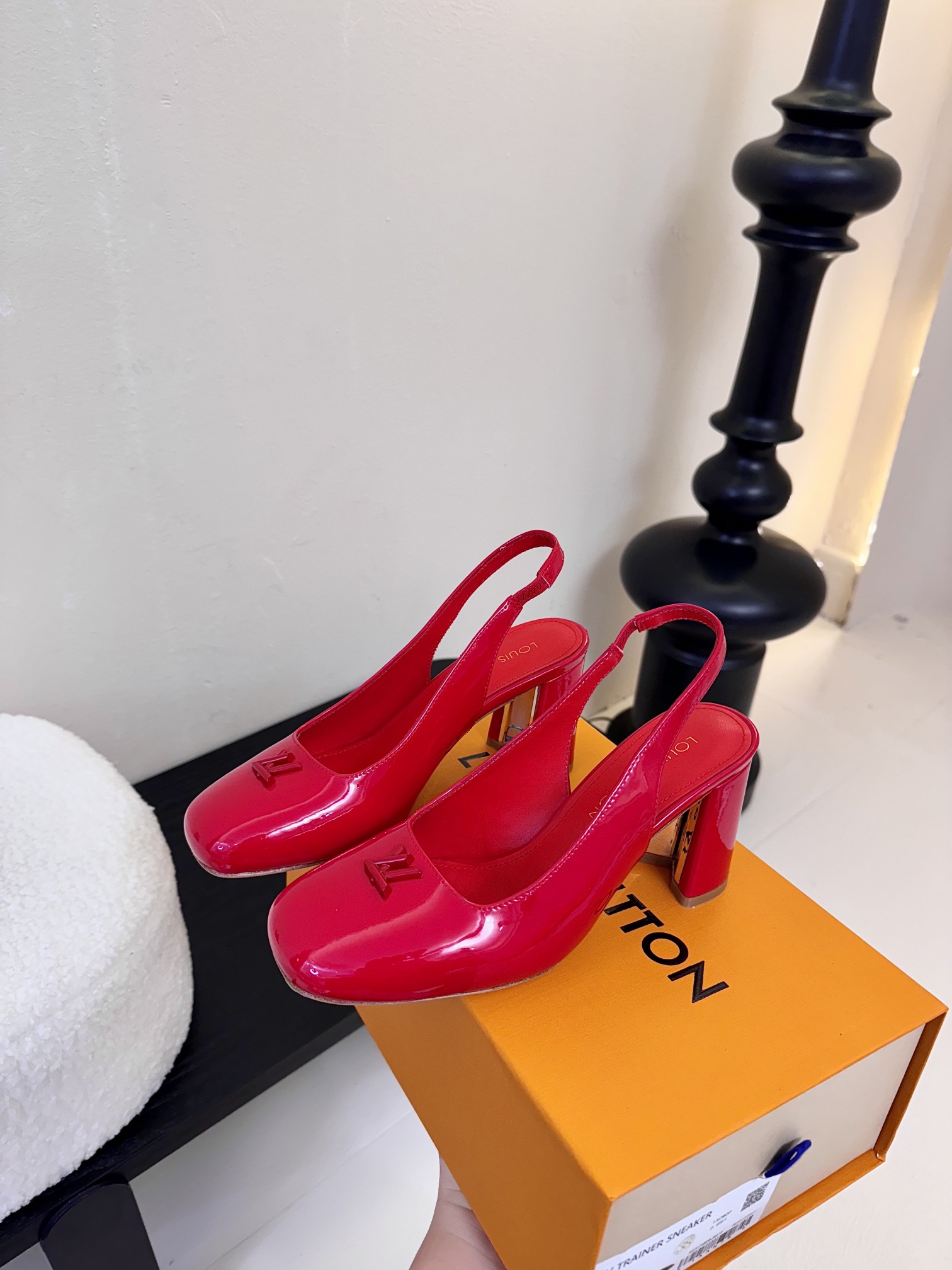 
Louis Vuitton LV Swing 高跟鞋🔥最火最新金属跟玛丽珍后空粗跟凉鞋字母标高跟单鞋
