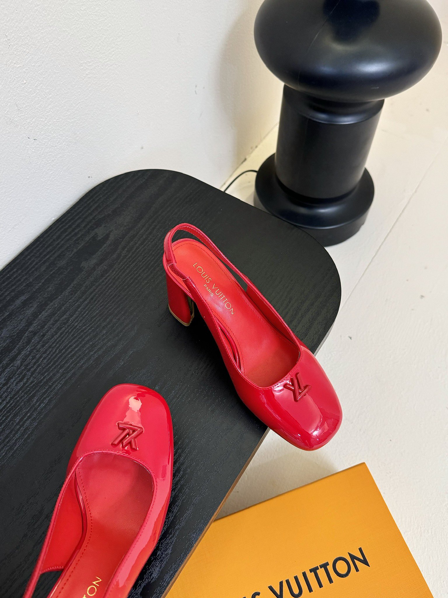 
Louis Vuitton LV Swing 高跟鞋🔥最火最新金属跟玛丽珍后空粗跟凉鞋字母标高跟单鞋
