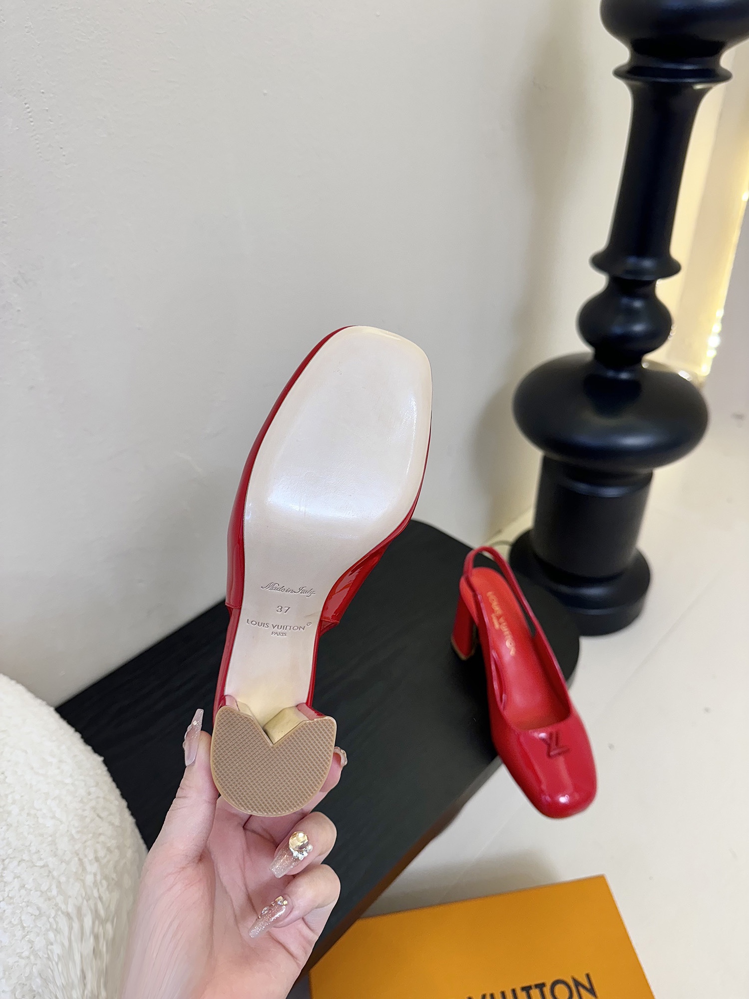 
Louis Vuitton LV Swing 高跟鞋🔥最火最新金属跟玛丽珍后空粗跟凉鞋字母标高跟单鞋

