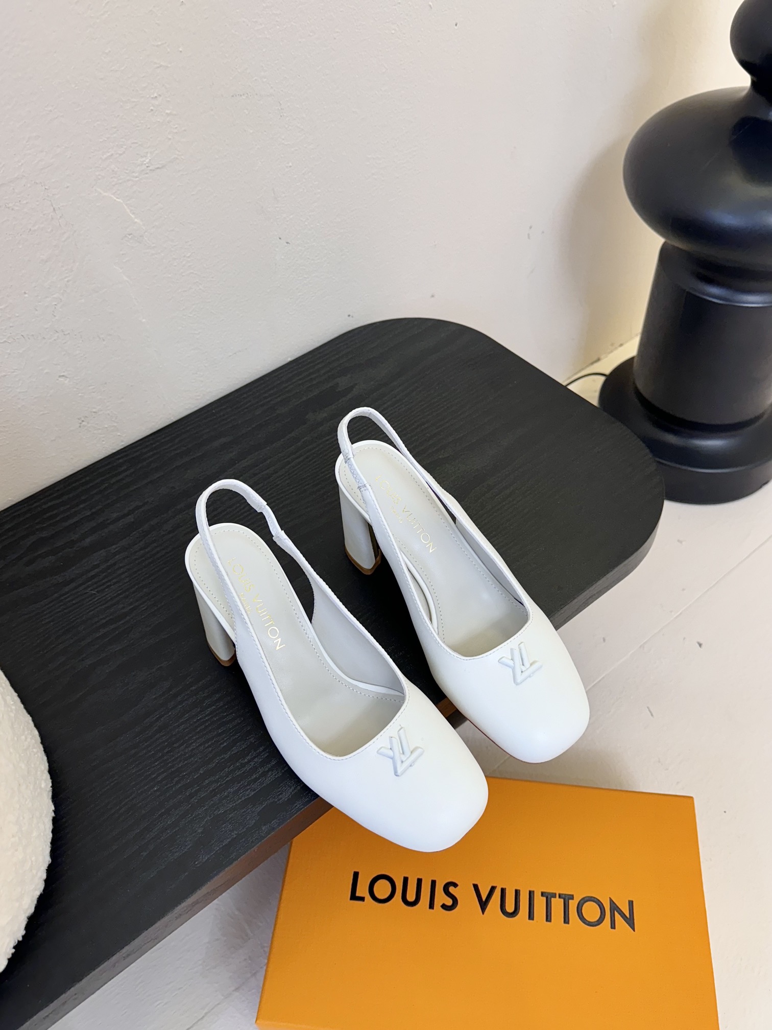 
Louis Vuitton LV Swing 高跟鞋🔥最火最新金属跟玛丽珍后空粗跟凉鞋字母标高跟单鞋
