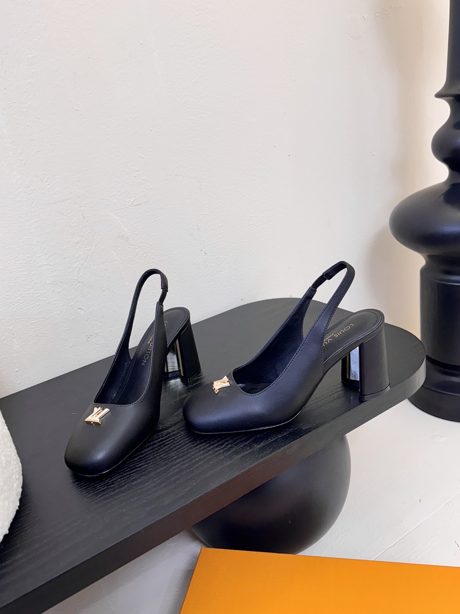
Louis Vuitton LV Swing 高跟鞋🔥最火最新金属跟玛丽珍后空粗跟凉鞋字母标高跟单鞋
