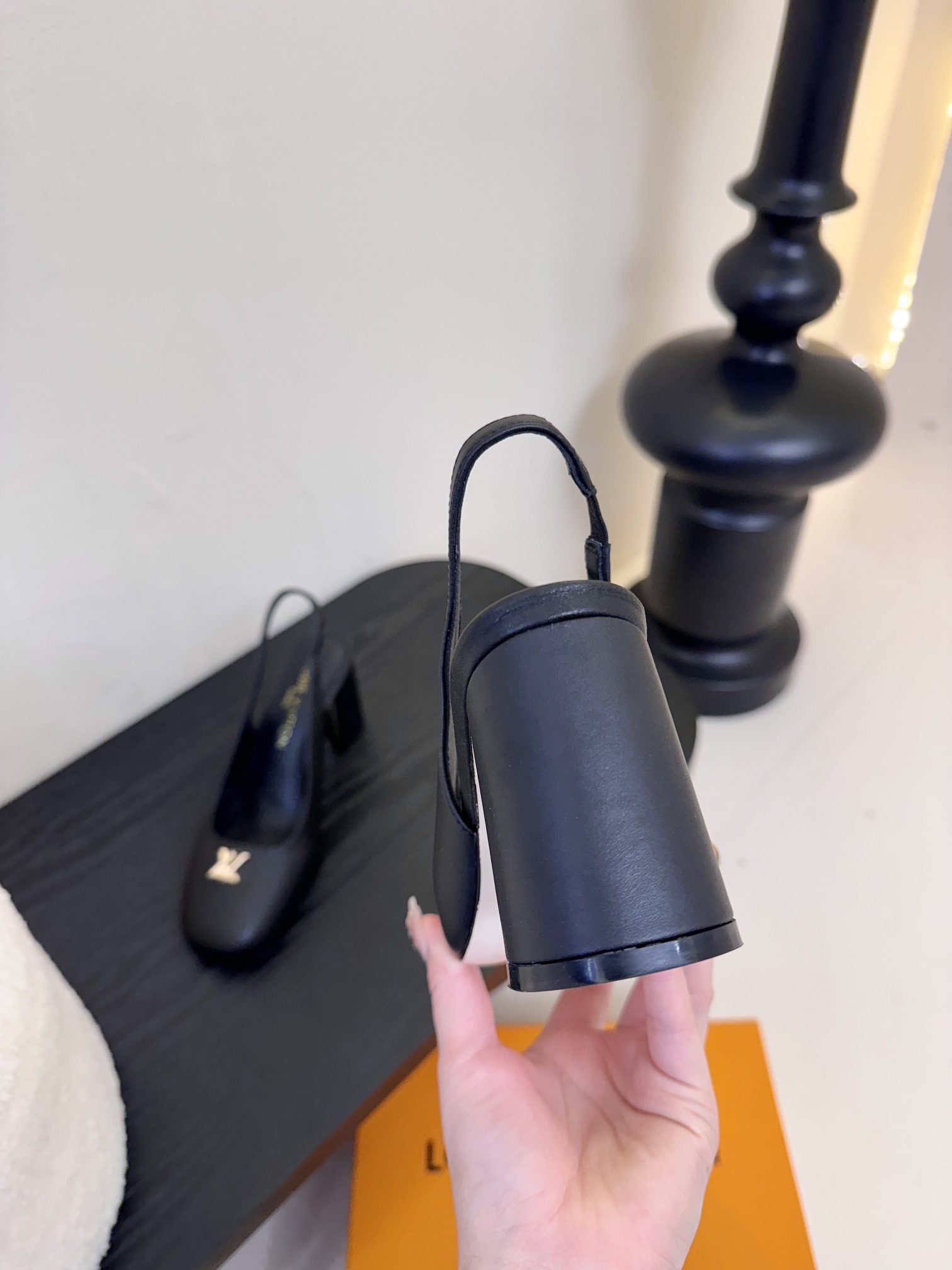
Louis Vuitton LV Swing 高跟鞋🔥最火最新金属跟玛丽珍后空粗跟凉鞋字母标高跟单鞋
