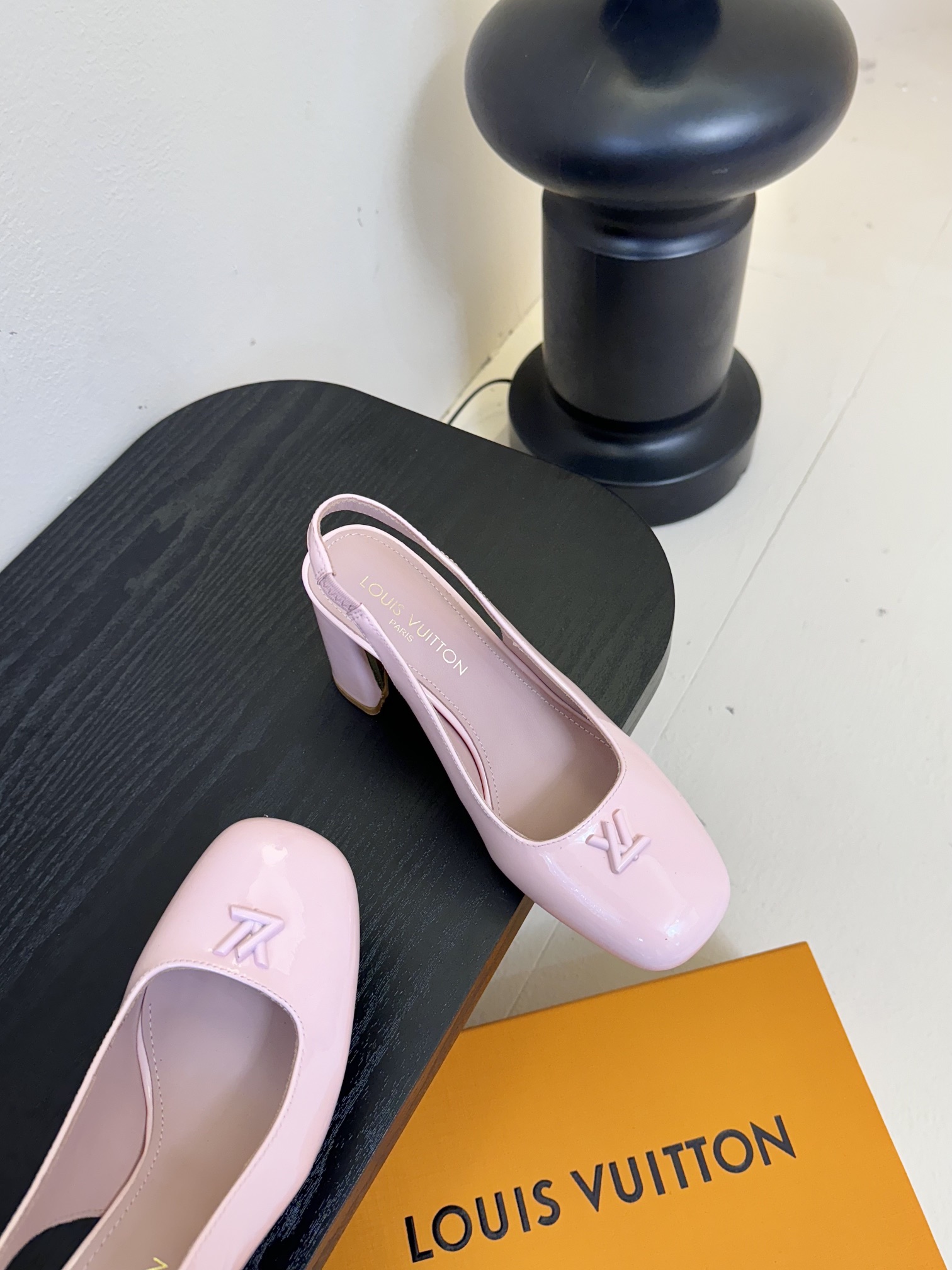 
Louis Vuitton LV Swing 高跟鞋🔥最火最新金属跟玛丽珍后空粗跟凉鞋字母标高跟单鞋

