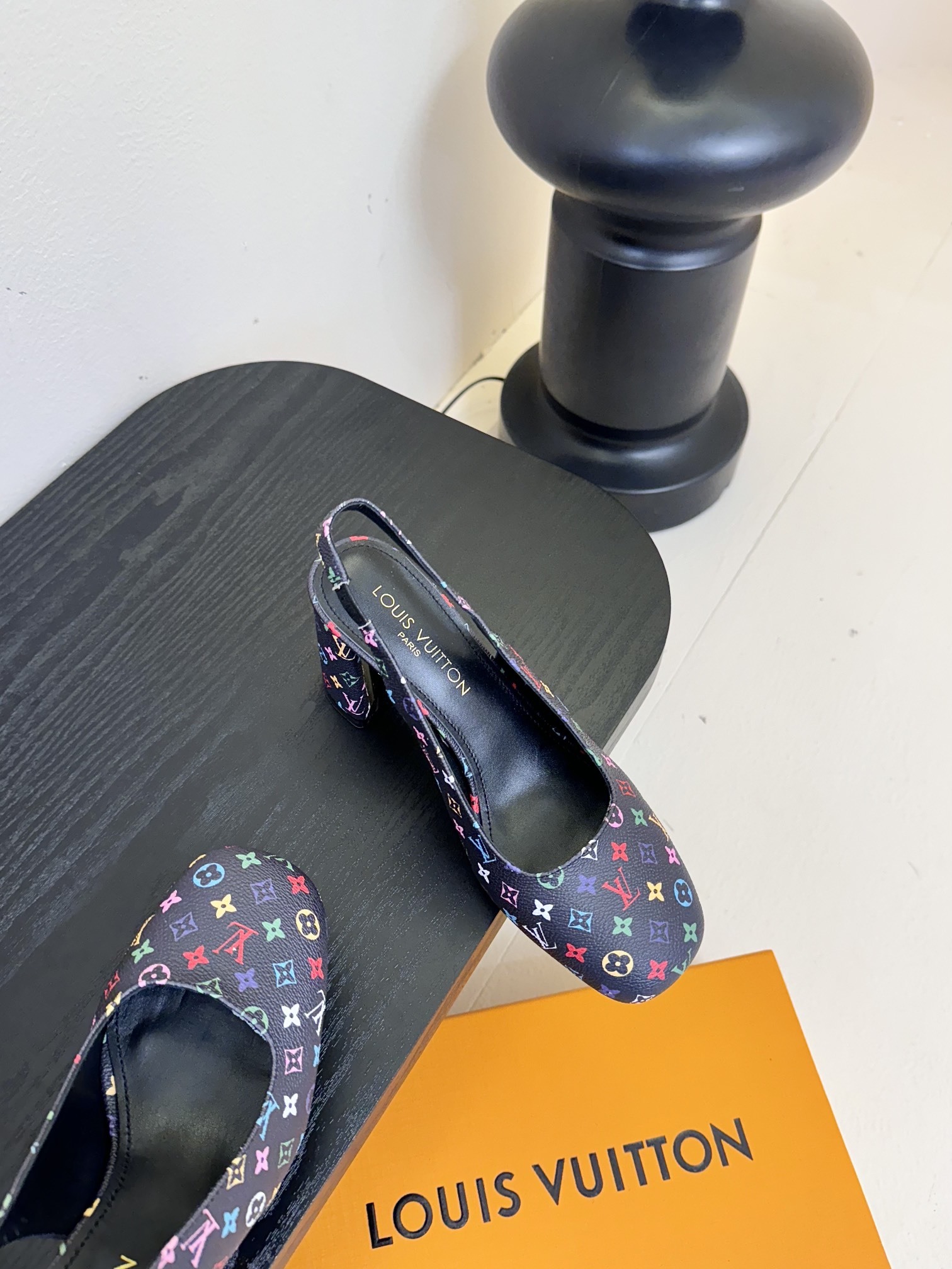 Louis Vuitton LV Swing ้ซ่ท้๐ฅๆ็ซๆๆฐ้ๅฑ่ท็ไธฝ็ๅ็ฉบ็ฒ่ทๅ้ๅญๆฏๆ ้ซ่ทๅ้