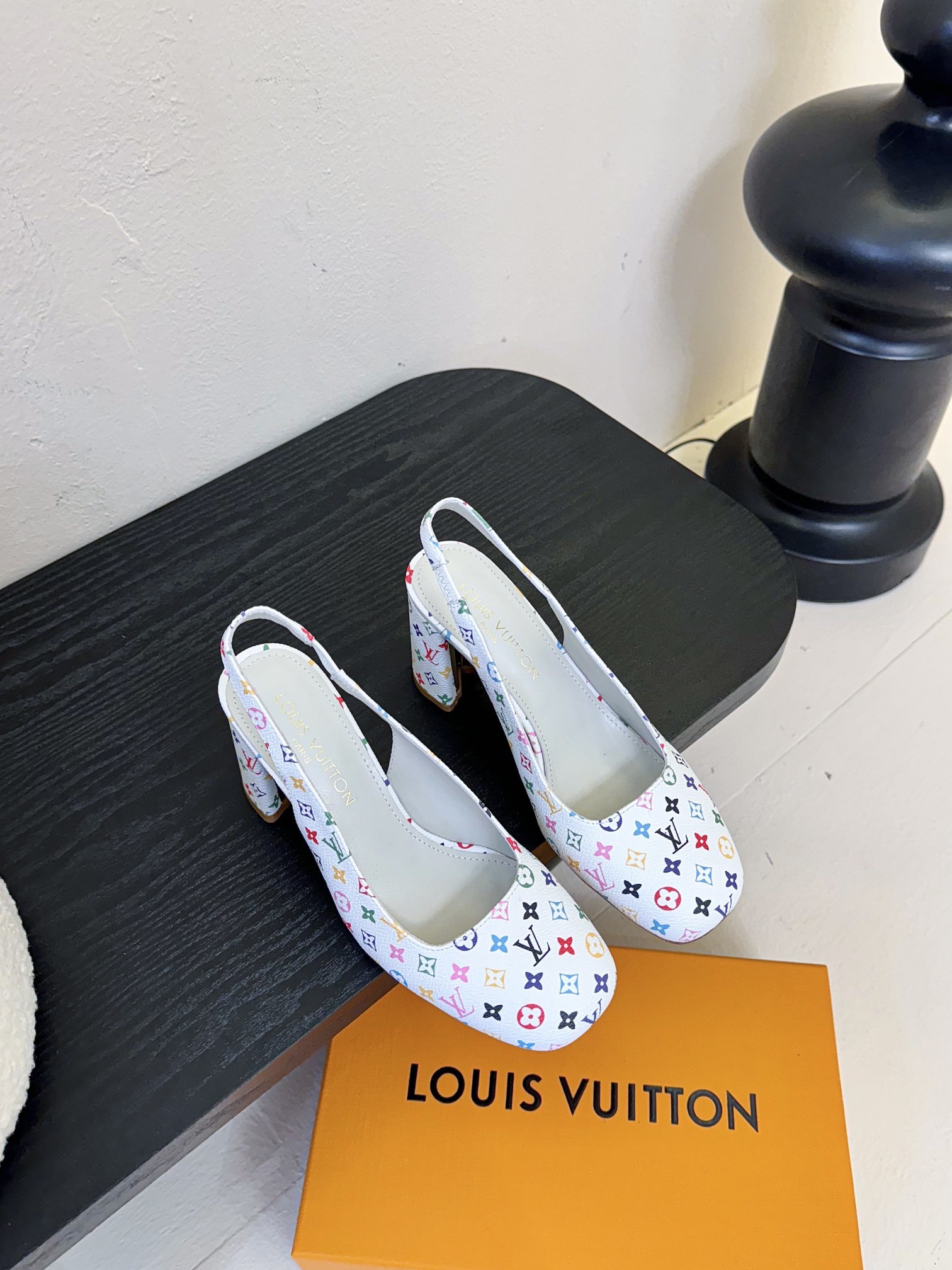 Louis Vuitton LV Swing ้ซ่ท้๐ฅๆ็ซๆๆฐ้ๅฑ่ท็ไธฝ็ๅ็ฉบ็ฒ่ทๅ้ๅญๆฏๆ ้ซ่ทๅ้