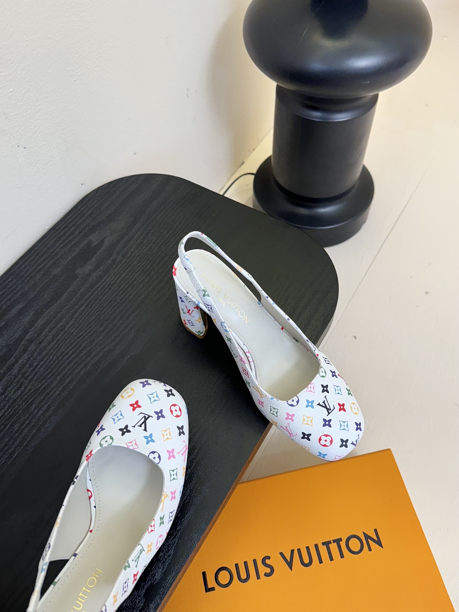 Louis Vuitton LV Swing ้ซ่ท้๐ฅๆ็ซๆๆฐ้ๅฑ่ท็ไธฝ็ๅ็ฉบ็ฒ่ทๅ้ๅญๆฏๆ ้ซ่ทๅ้