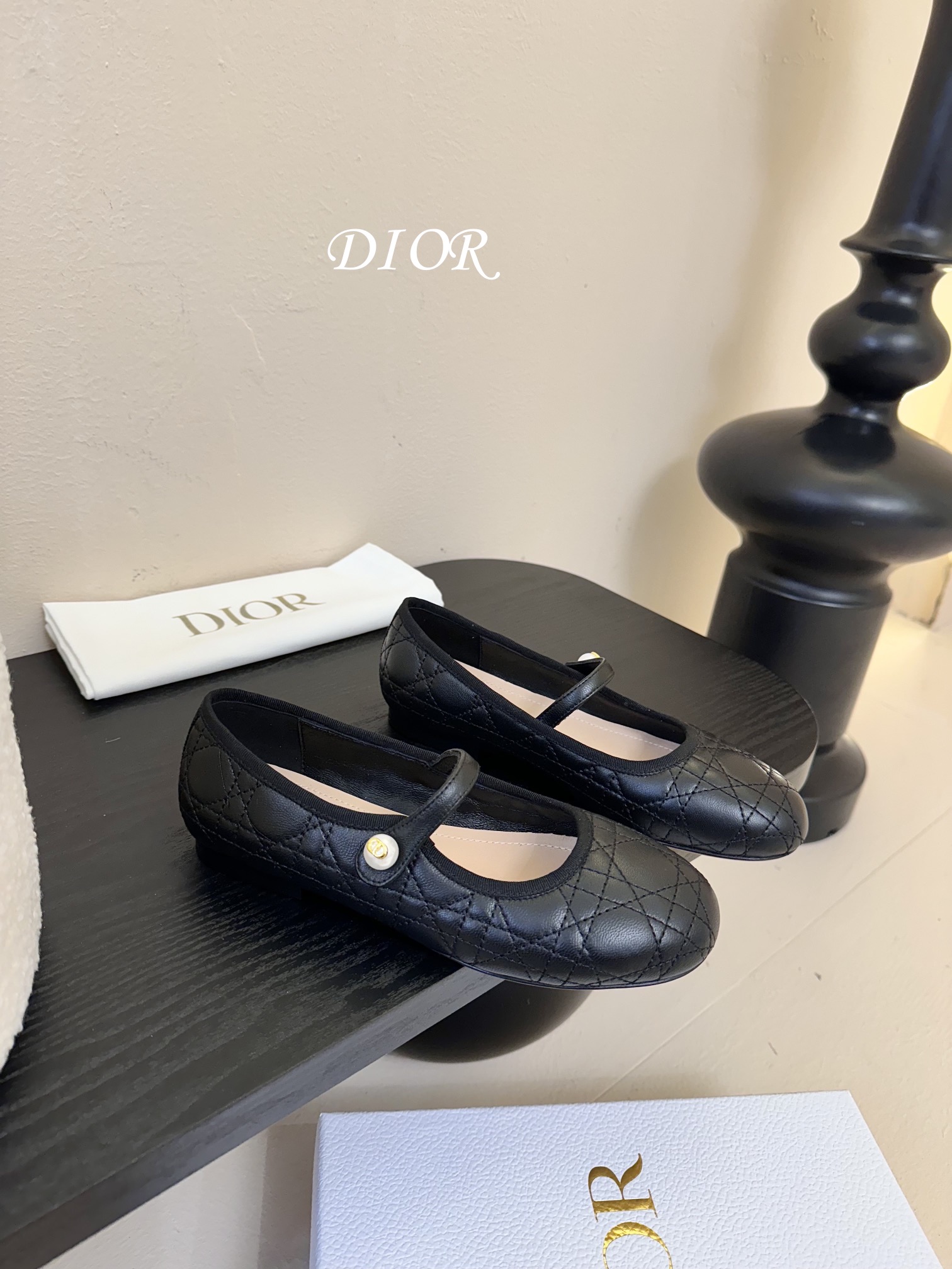 
dio* CD家2025早春珍珠玛丽珍鞋

优雅 气质 经典 大气 太多名词可形容这个鞋 迪奥还是迪奥