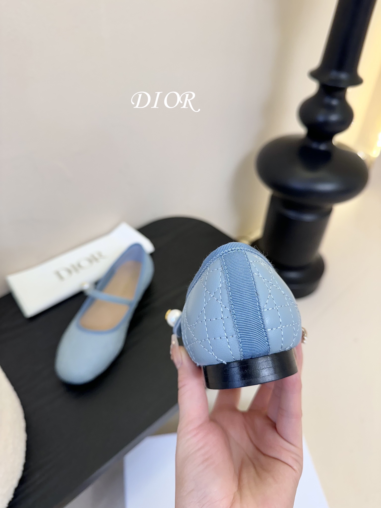 
dio* CD家2025早春珍珠玛丽珍鞋

优雅 气质 经典 大气 太多名词可形容这个鞋 迪奥还是迪奥
