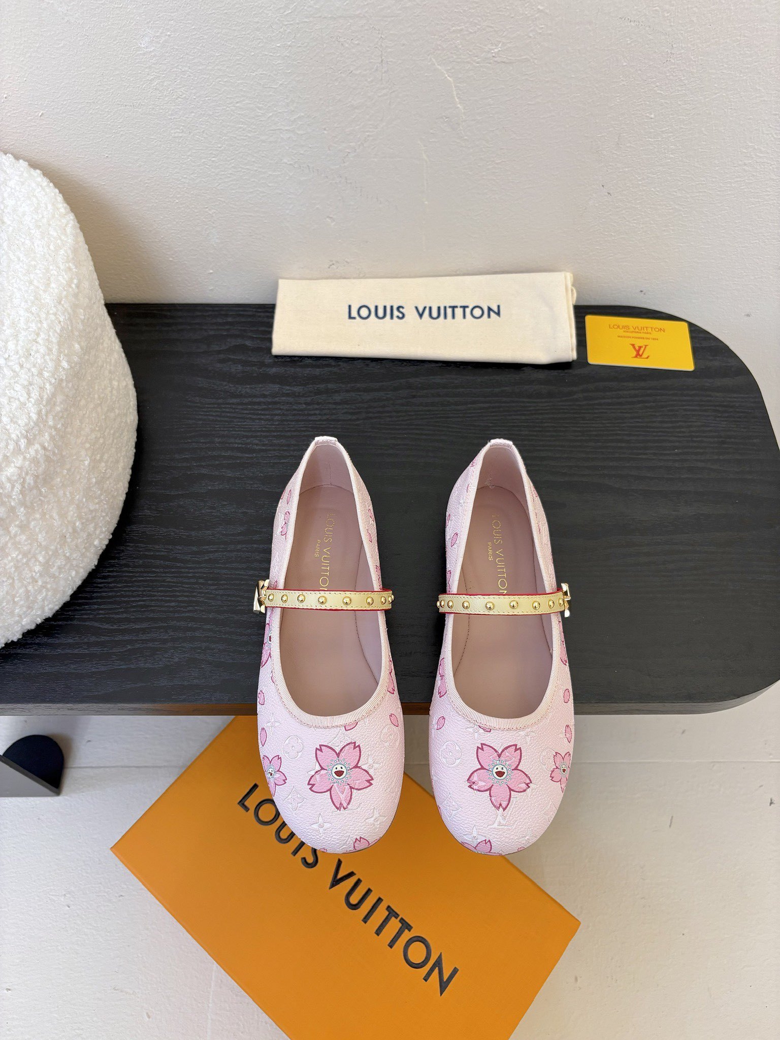 Louis Vuitton LV Swing ้ซ่ท้๐ฅๆ็ซๆๆฐ้ๅฑ่ท็ไธฝ็ๅ็ฉบ็ฒ่ทๅ้ๅญๆฏๆ ้ซ่ทๅ้