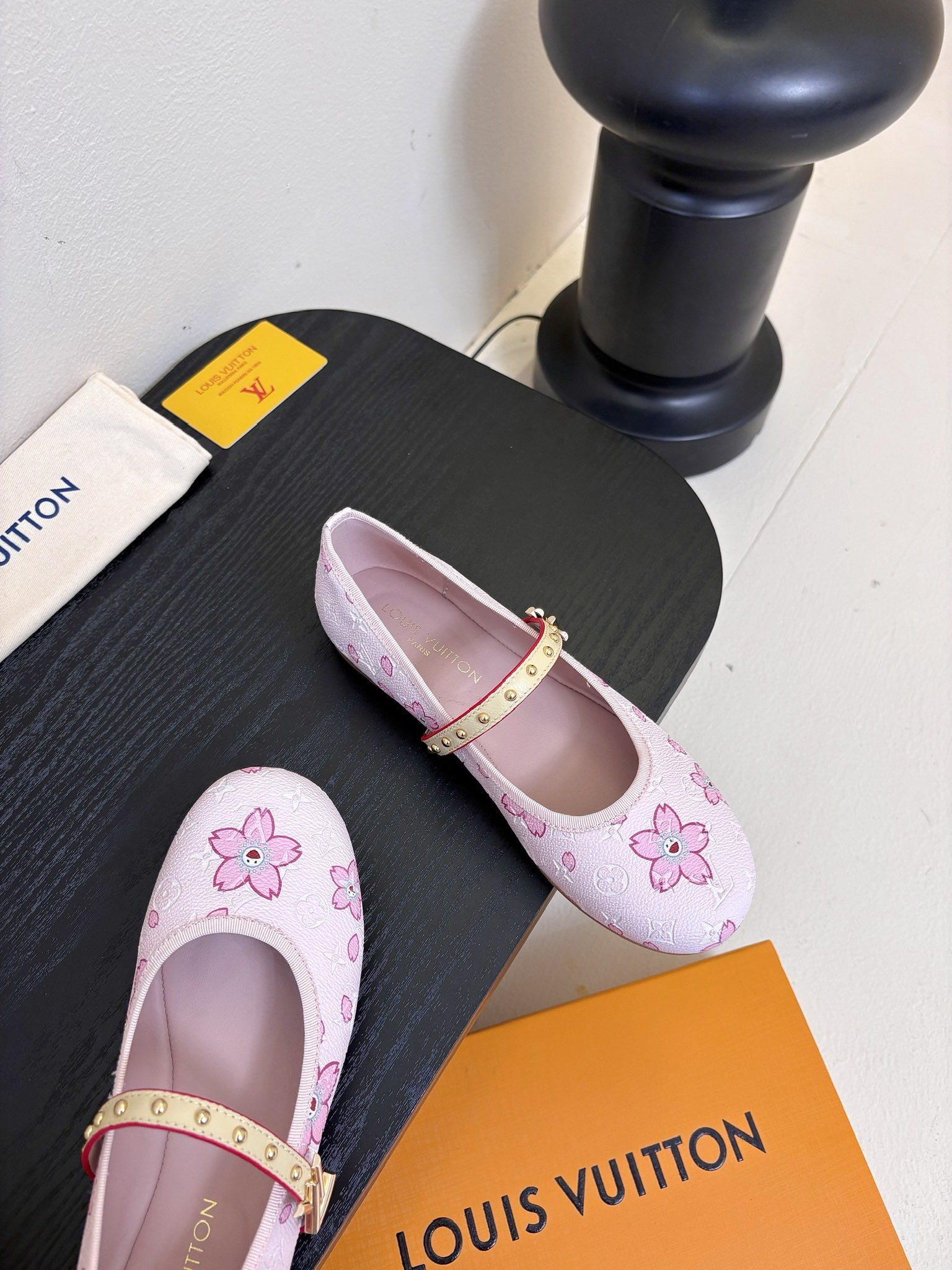 Louis Vuitton LV Swing ้ซ่ท้๐ฅๆ็ซๆๆฐ้ๅฑ่ท็ไธฝ็ๅ็ฉบ็ฒ่ทๅ้ๅญๆฏๆ ้ซ่ทๅ้