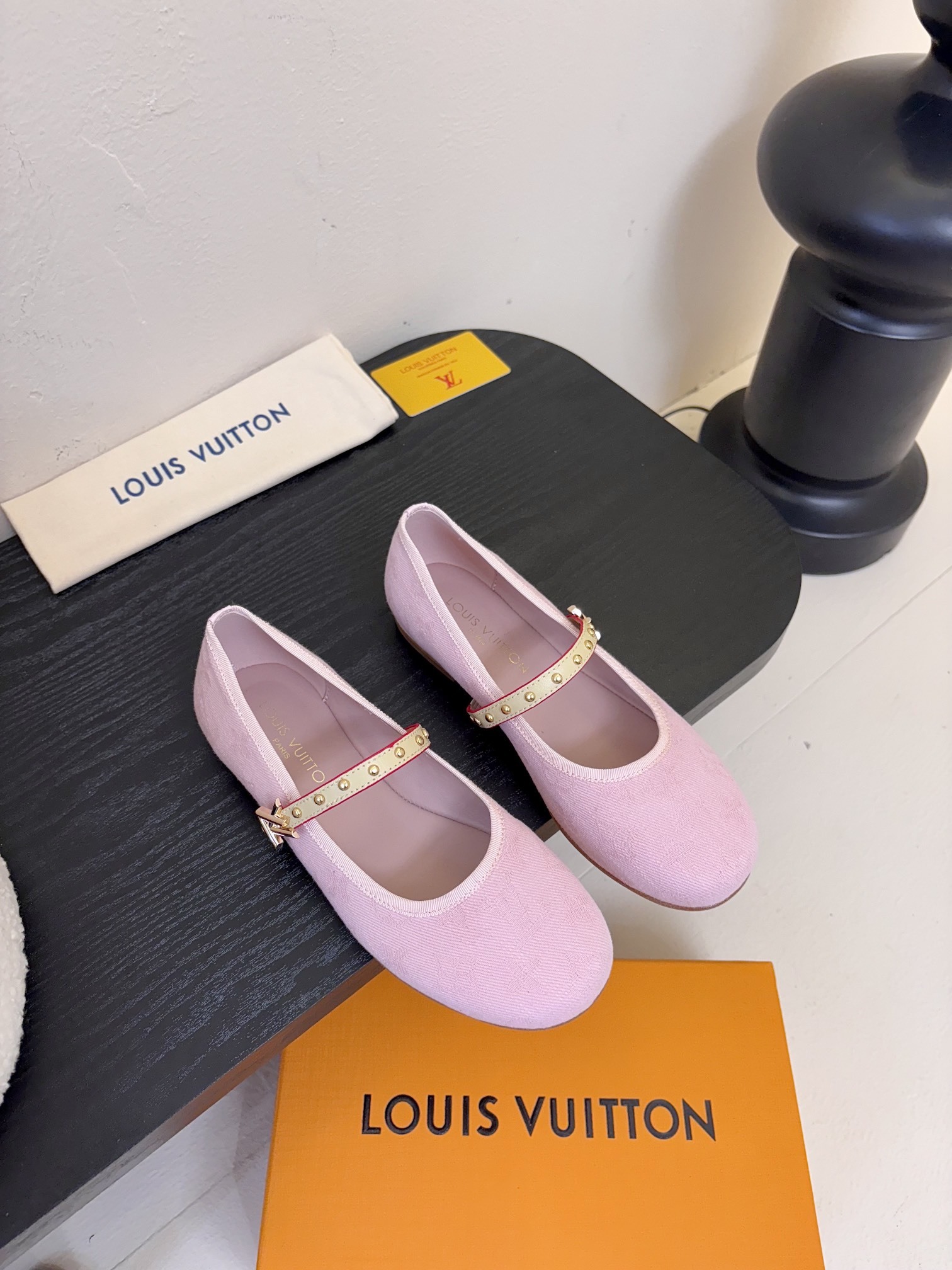 Louis Vuitton LV Swing ้ซ่ท้๐ฅๆ็ซๆๆฐ้ๅฑ่ท็ไธฝ็ๅ็ฉบ็ฒ่ทๅ้ๅญๆฏๆ ้ซ่ทๅ้