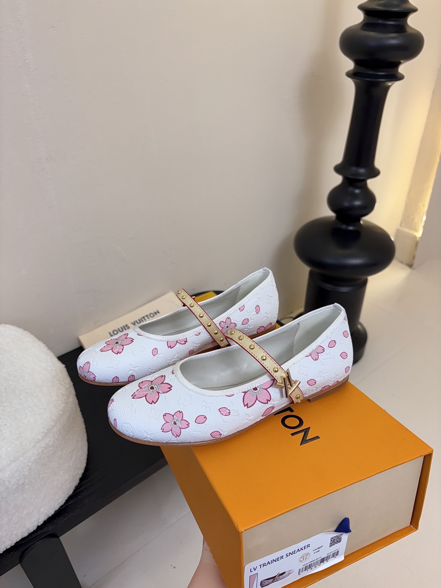 Louis Vuitton LV Swing ้ซ่ท้๐ฅๆ็ซๆๆฐ้ๅฑ่ท็ไธฝ็ๅ็ฉบ็ฒ่ทๅ้ๅญๆฏๆ ้ซ่ทๅ้