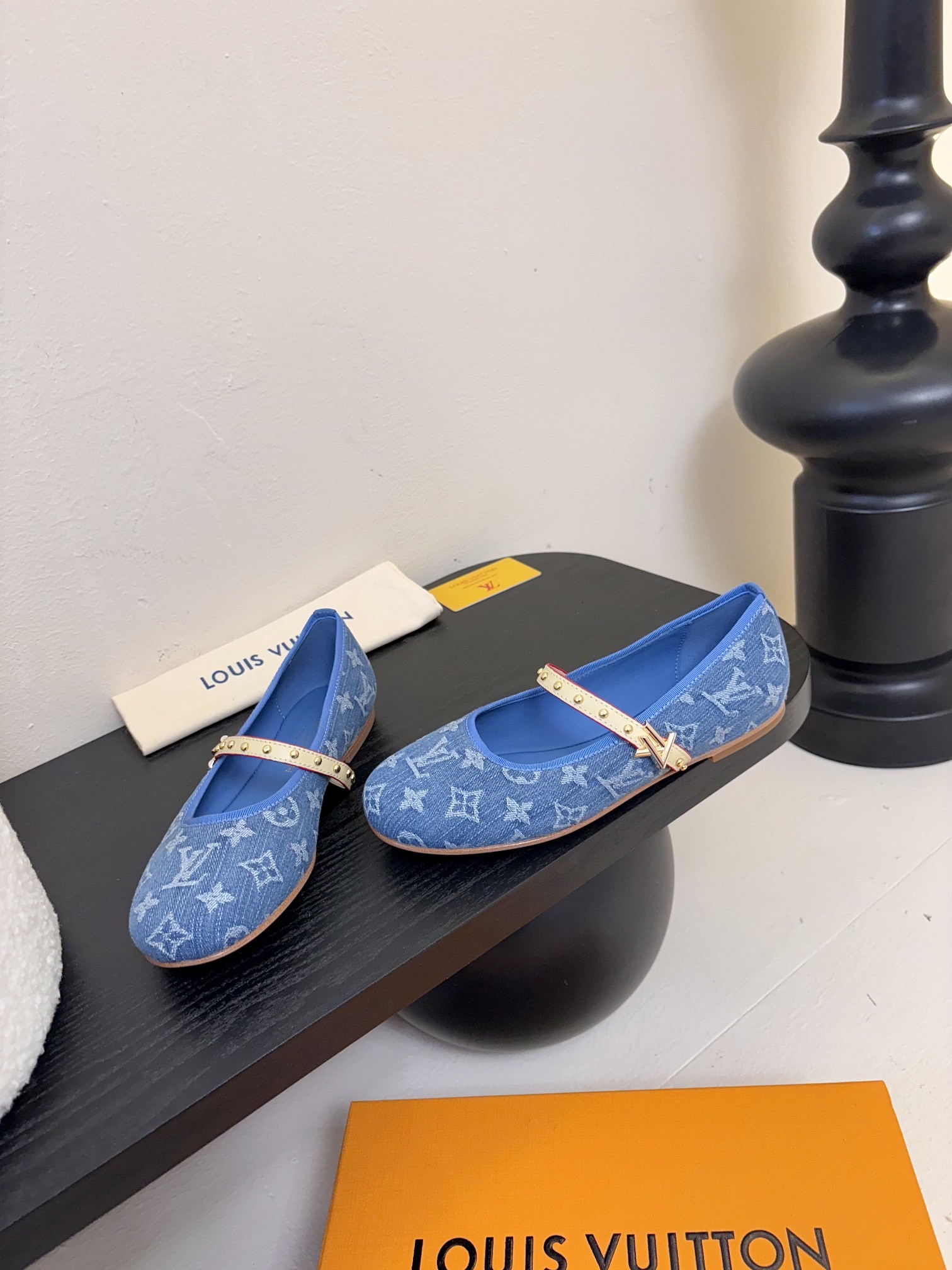 Louis Vuitton LV Swing ้ซ่ท้๐ฅๆ็ซๆๆฐ้ๅฑ่ท็ไธฝ็ๅ็ฉบ็ฒ่ทๅ้ๅญๆฏๆ ้ซ่ทๅ้