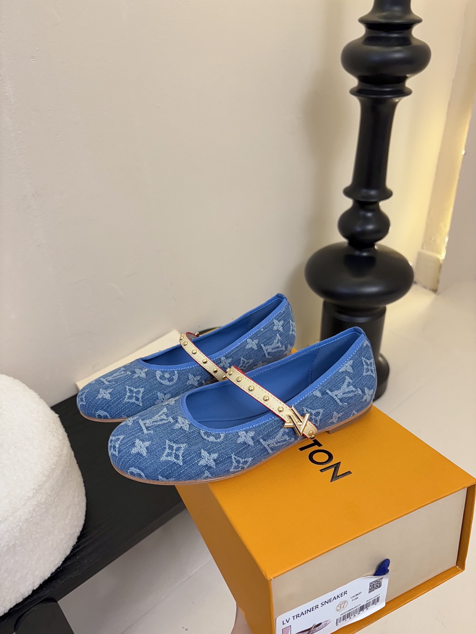 Louis Vuitton LV Swing ้ซ่ท้๐ฅๆ็ซๆๆฐ้ๅฑ่ท็ไธฝ็ๅ็ฉบ็ฒ่ทๅ้ๅญๆฏๆ ้ซ่ทๅ้
