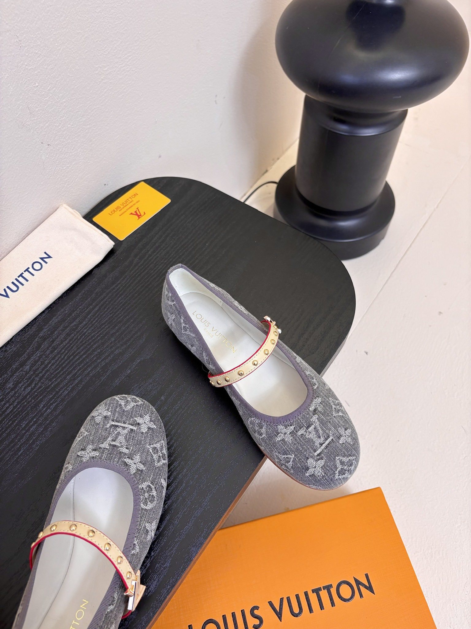 Louis Vuitton LV Swing ้ซ่ท้๐ฅๆ็ซๆๆฐ้ๅฑ่ท็ไธฝ็ๅ็ฉบ็ฒ่ทๅ้ๅญๆฏๆ ้ซ่ทๅ้