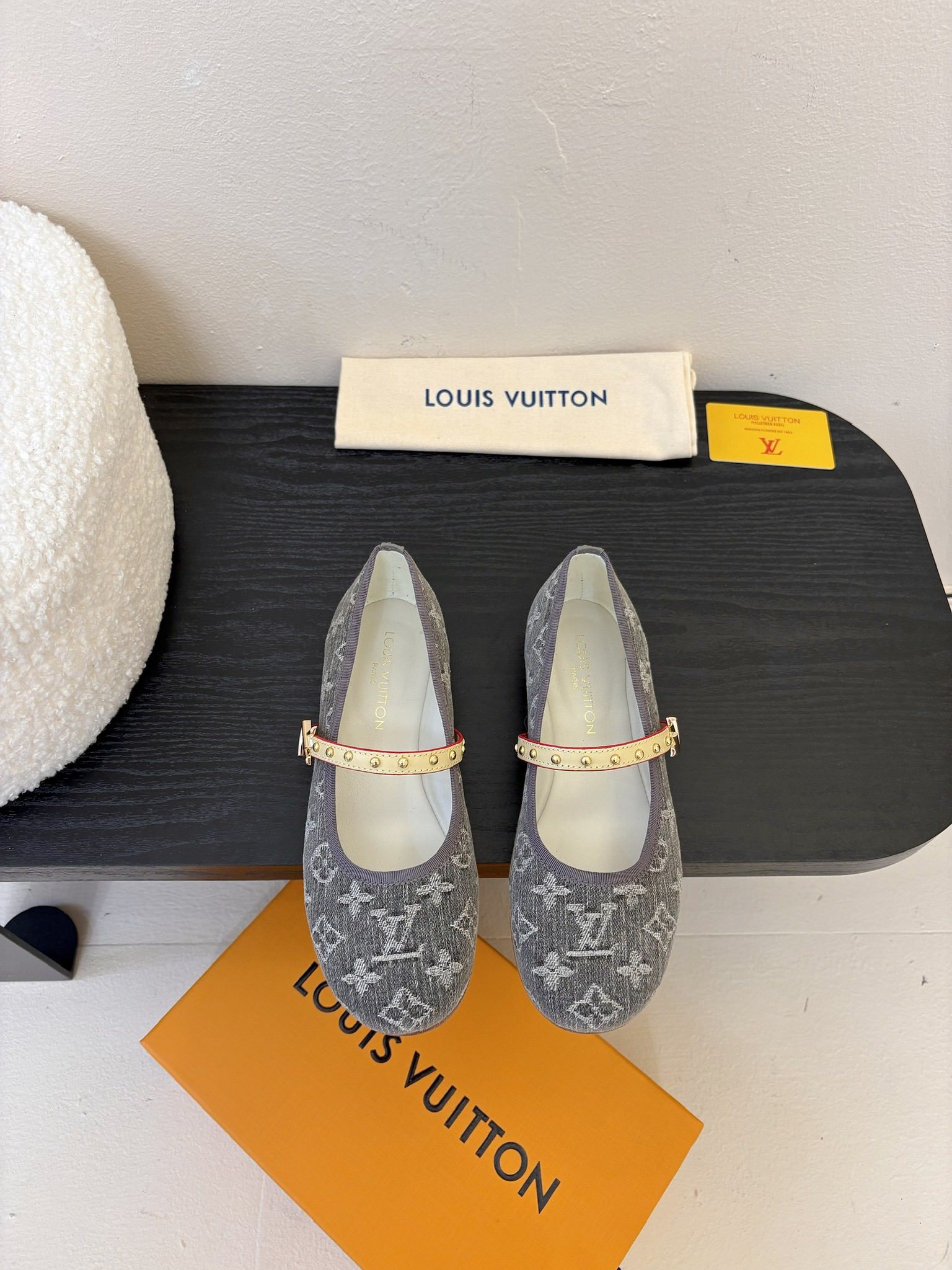 Louis Vuitton LV Swing ้ซ่ท้๐ฅๆ็ซๆๆฐ้ๅฑ่ท็ไธฝ็ๅ็ฉบ็ฒ่ทๅ้ๅญๆฏๆ ้ซ่ทๅ้