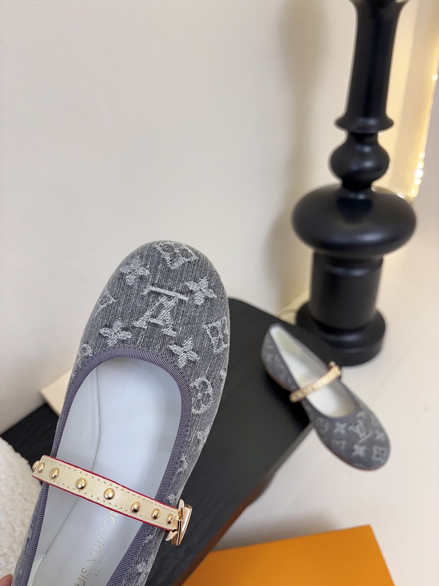 Louis Vuitton LV Swing ้ซ่ท้๐ฅๆ็ซๆๆฐ้ๅฑ่ท็ไธฝ็ๅ็ฉบ็ฒ่ทๅ้ๅญๆฏๆ ้ซ่ทๅ้