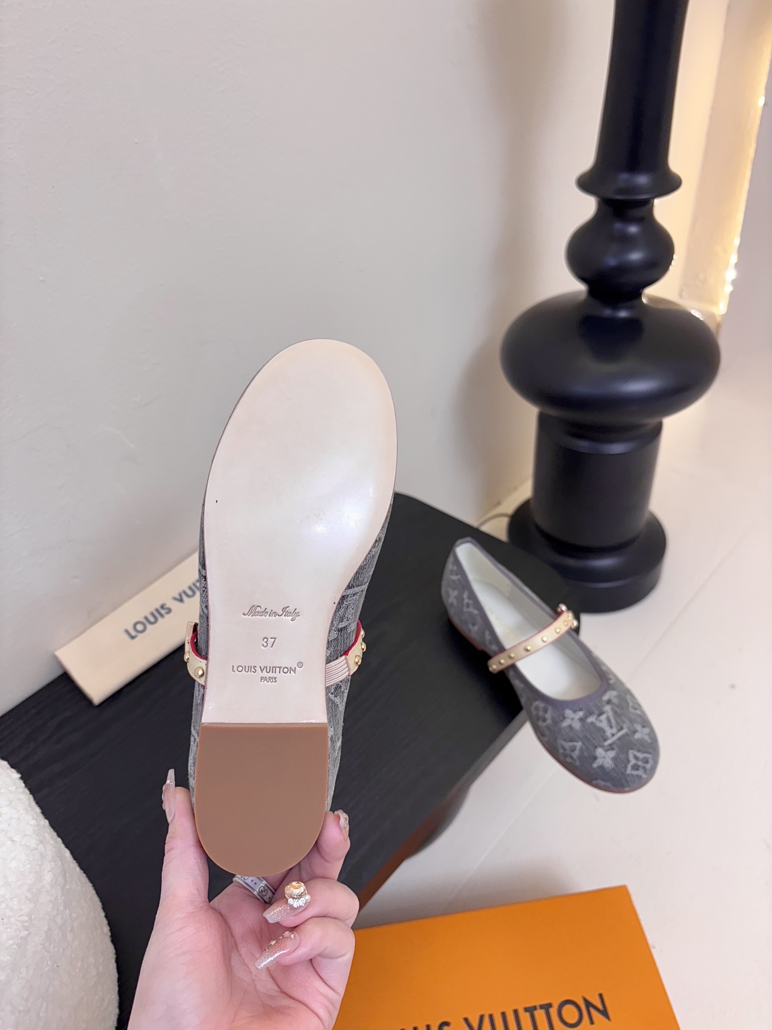 Louis Vuitton LV Swing ้ซ่ท้๐ฅๆ็ซๆๆฐ้ๅฑ่ท็ไธฝ็ๅ็ฉบ็ฒ่ทๅ้ๅญๆฏๆ ้ซ่ทๅ้