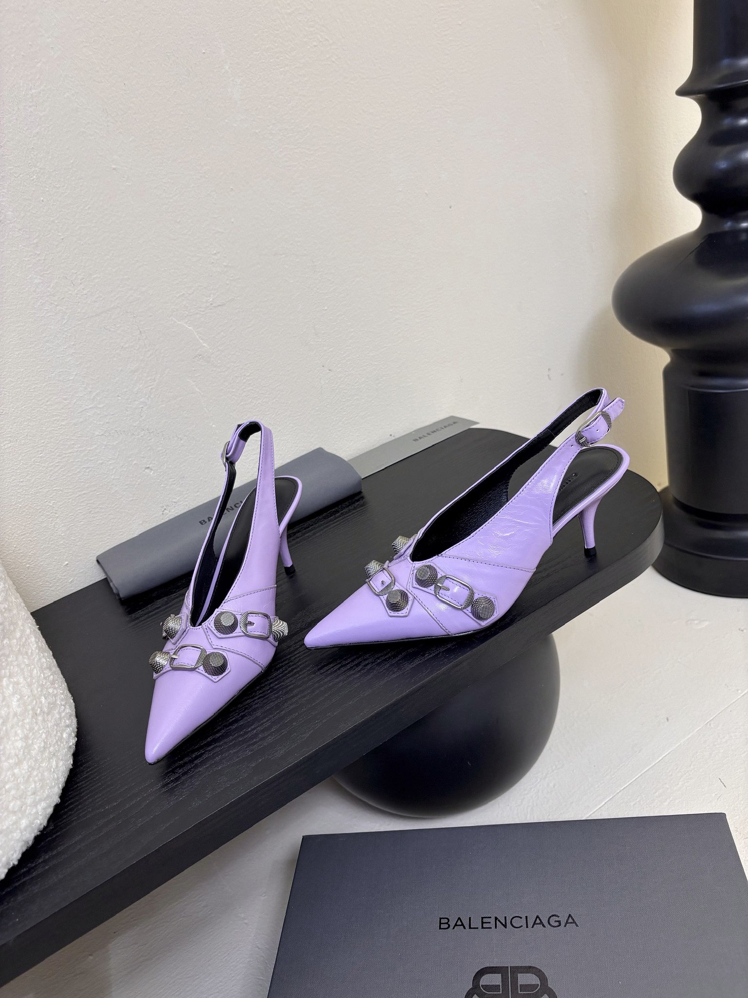 
BALENCIAGA* ✨2025春夏新款朋克风高跟凉鞋👠尖头小高跟👠时髦有型，十足的潮流范儿💯对版高