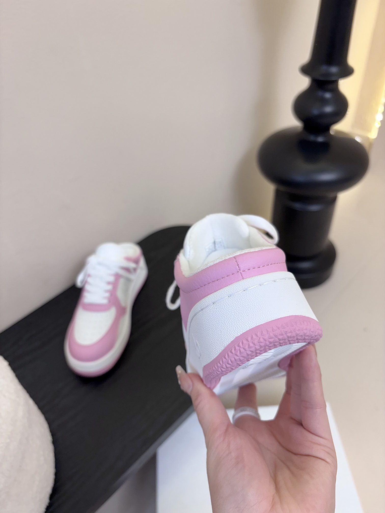 
alo25ss 春夏新款 拼色小白鞋厚底舒适休闲款

alo比耐克更懂女生！上脚超级百搭！而且超级舒适
