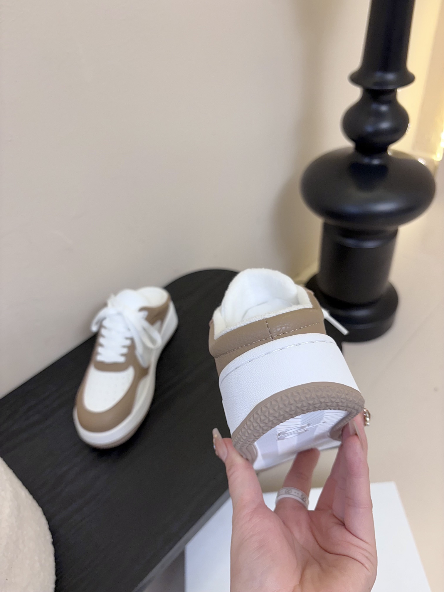 
alo25ss 春夏新款 拼色小白鞋厚底舒适休闲款

alo比耐克更懂女生！上脚超级百搭！而且超级舒适