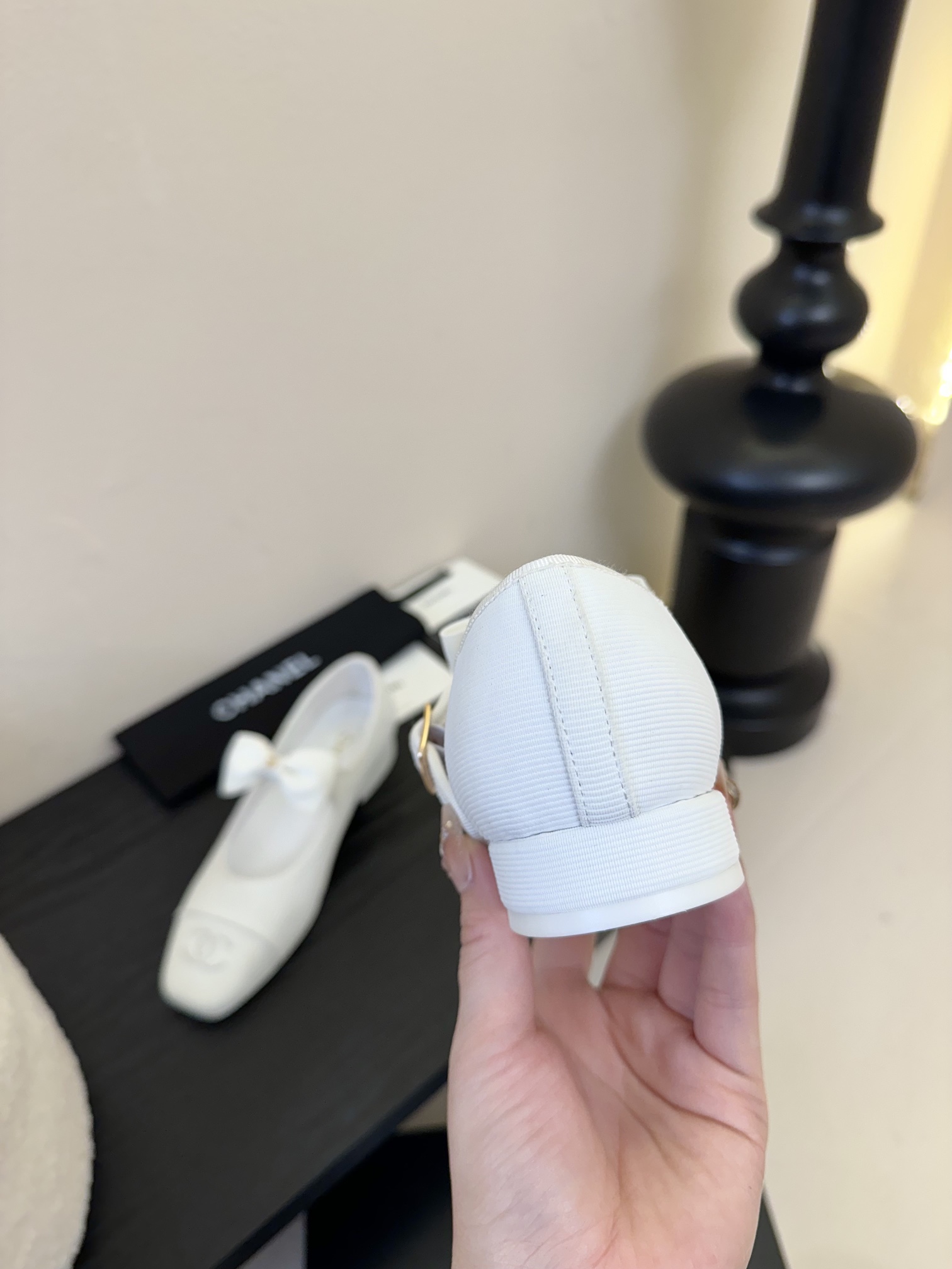 
CHANE*｜小香25。春夏新品
蝴蝶结玛丽珍鞋
法式风情 真是美到心尖尖上啦！
优雅又浪漫的仙女应该