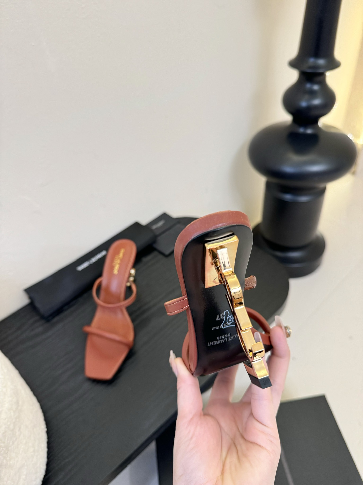 
Saint Laurent / 圣罗兰坡跟鱼嘴凉鞋Lee金属钻链条尖头高跟鞋YSL姐姐的美丽尤物高跟鞋