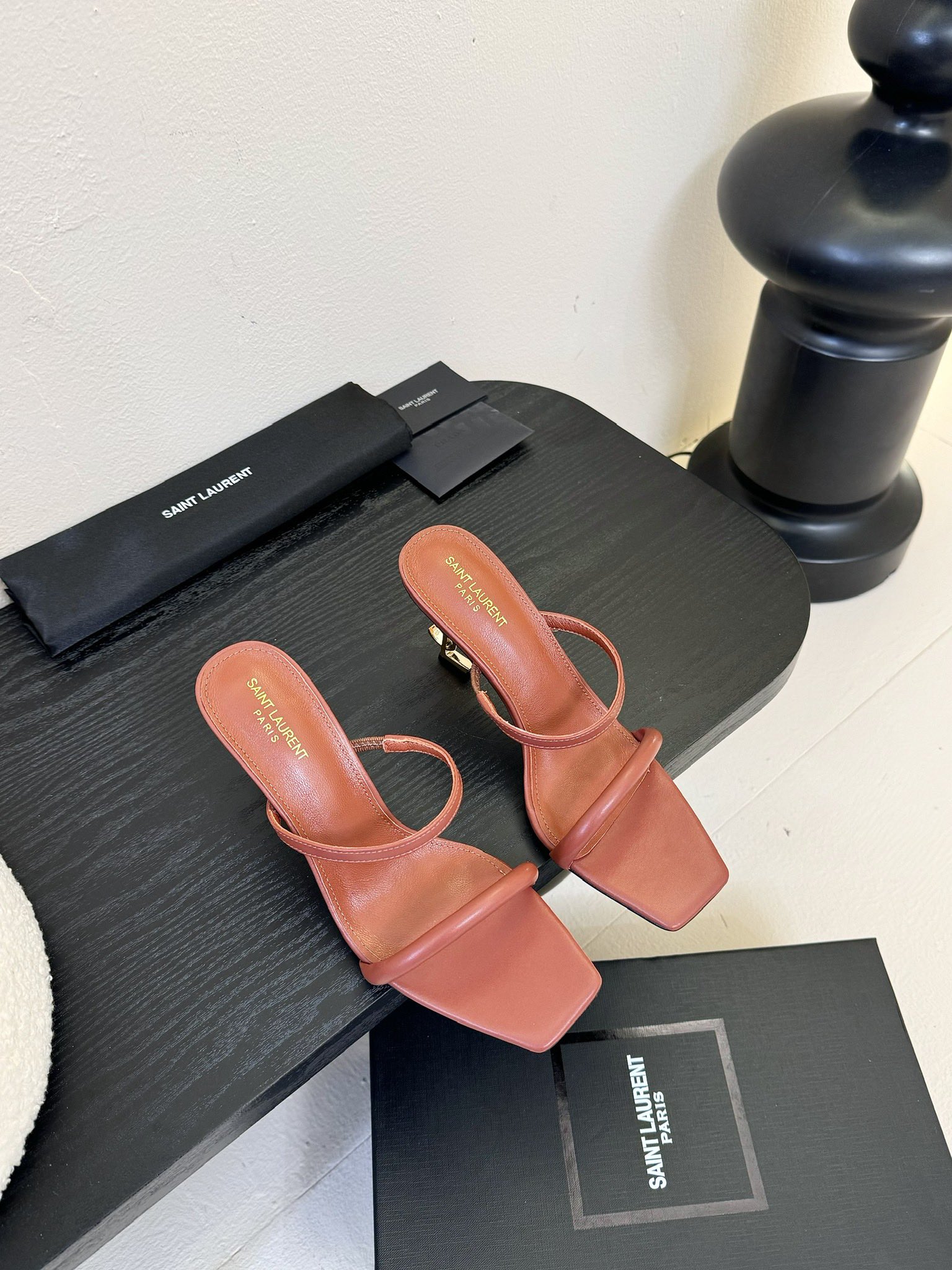 
Saint Laurent / 圣罗兰坡跟鱼嘴凉鞋Lee金属钻链条尖头高跟鞋YSL姐姐的美丽尤物高跟鞋