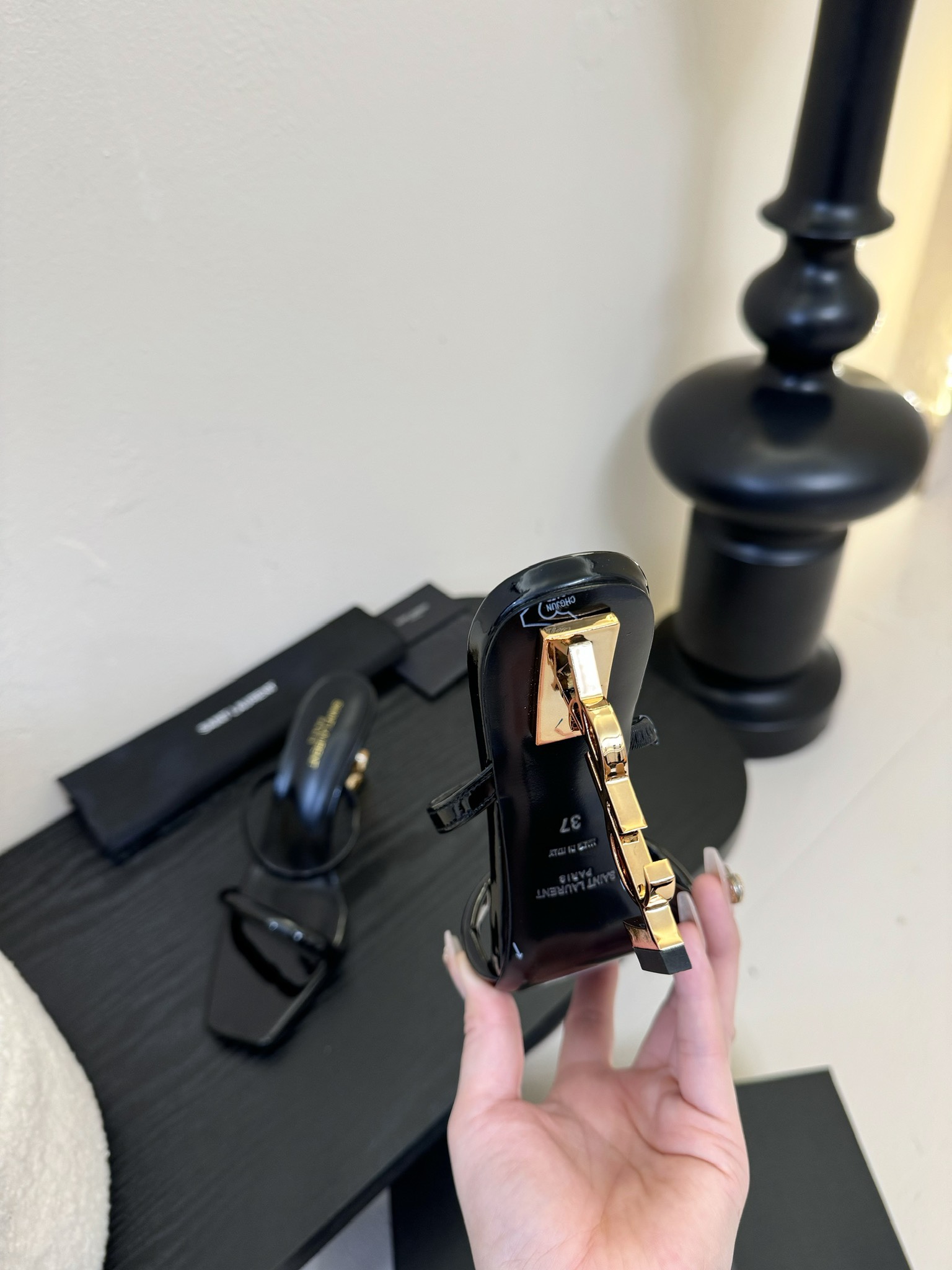 
Saint Laurent / 圣罗兰坡跟鱼嘴凉鞋Lee金属钻链条尖头高跟鞋YSL姐姐的美丽尤物高跟鞋