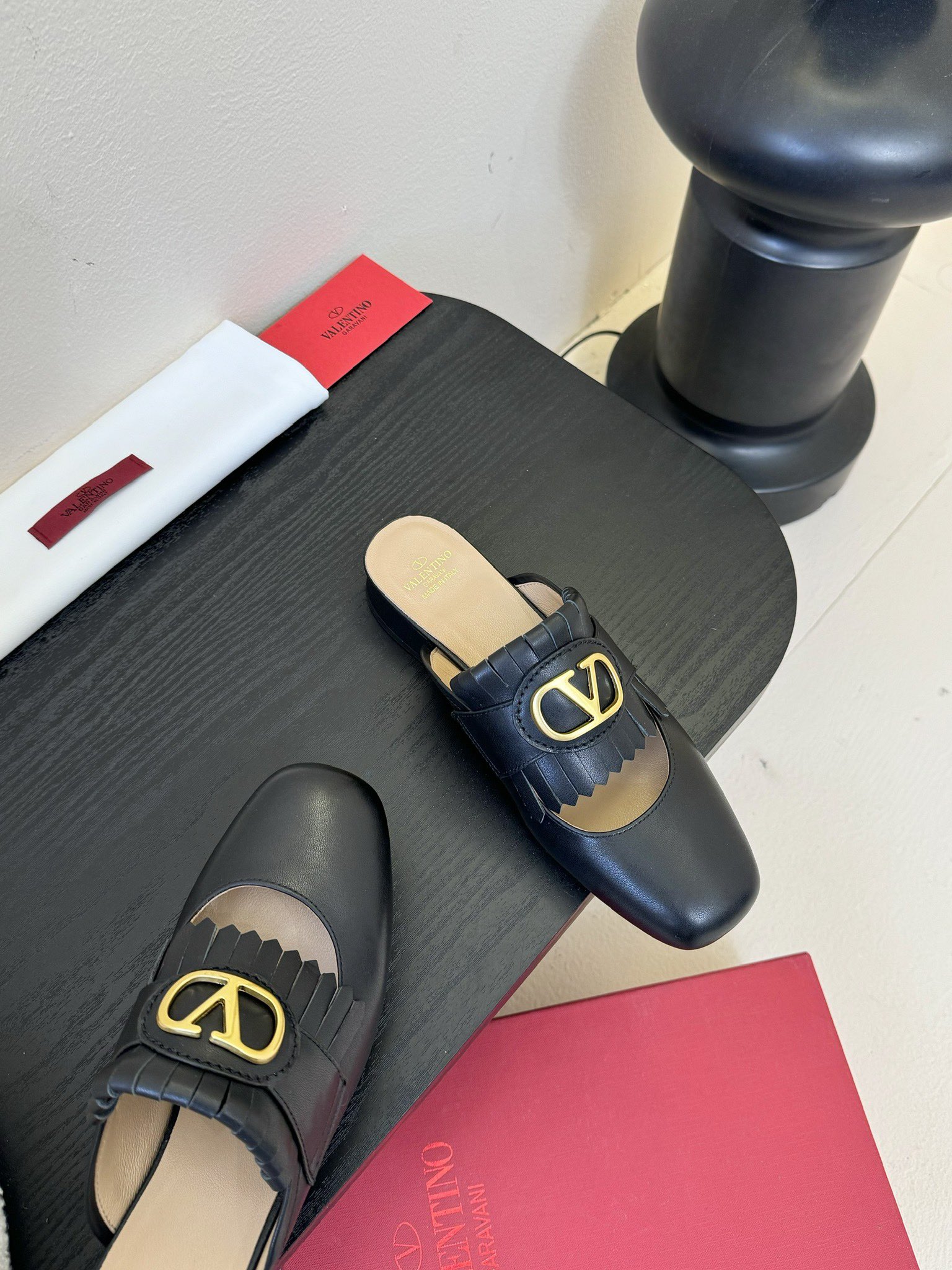
Valentino庆祝庆祝庆祝华伦天伦 
————————
鞋面：韩腊感牛皮
内里：羊皮
跟高：2.5
