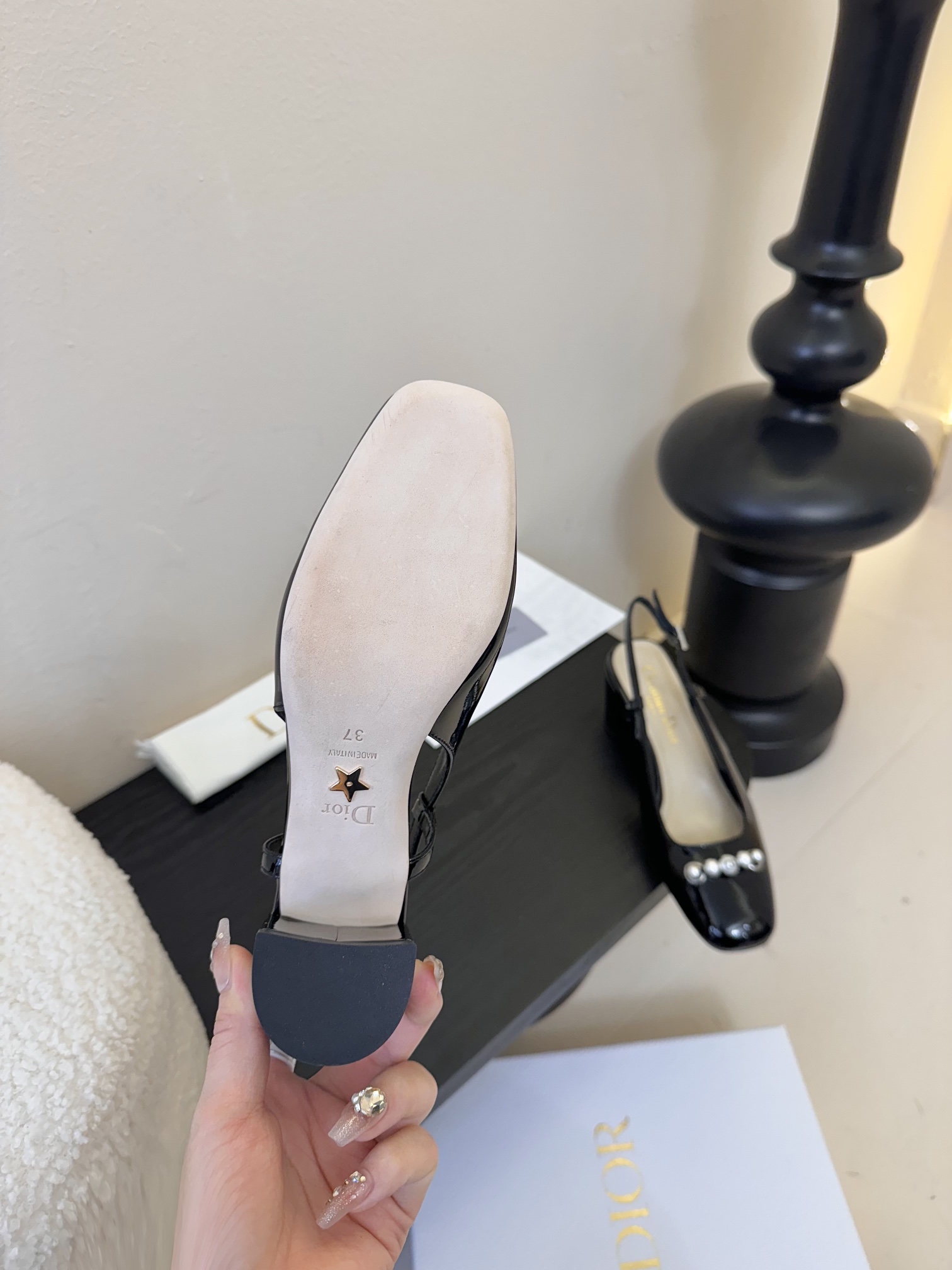 
 𝐂𝐡𝐫𝐢𝐬𝐭𝐢𝐚𝐧 𝐃𝐢𝐨𝐫# 𝟮𝟬𝟮𝟱/𝐬𝐬 迪奥春夏新款玛丽珍凉鞋 CD字母logo珍珠扣粗跟女
