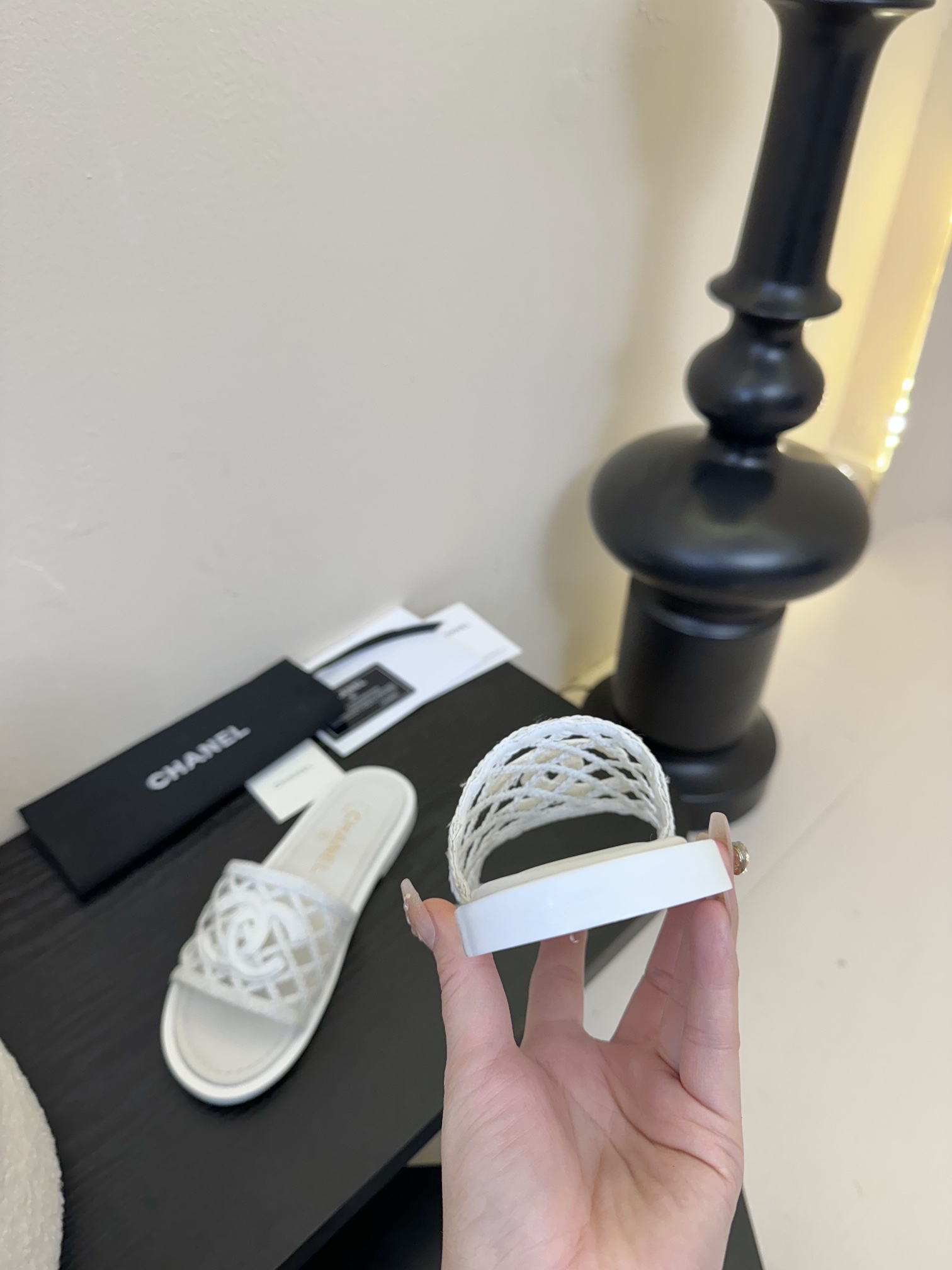 
Chanel 小香 25ss 春夏新品度假 懒人拖鞋

小香的一款全新设计 简约百搭上脚超级美的 怎么